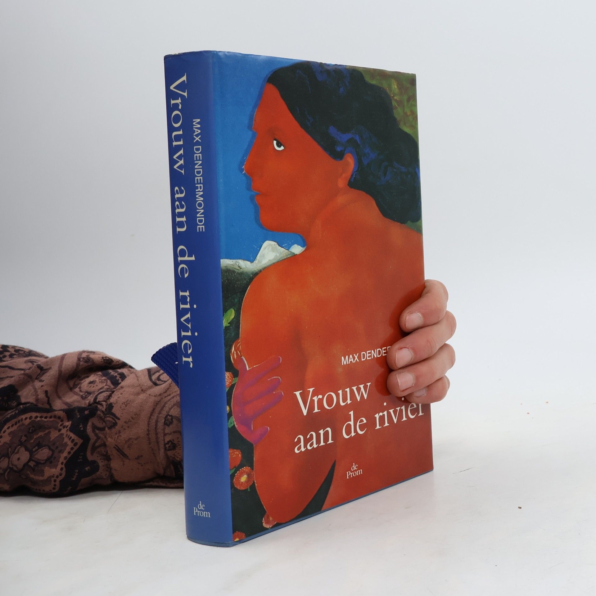 Vrouw aan de rivier