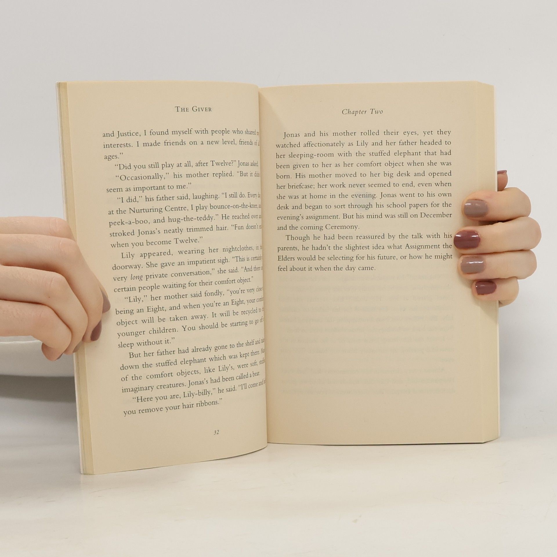 Lois Lowry The Giver - Essential Modern Classics