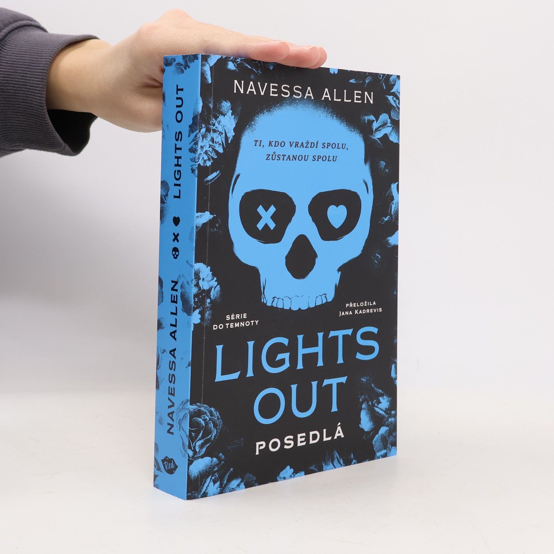 Navessa Allen Lights Out. Posedlá