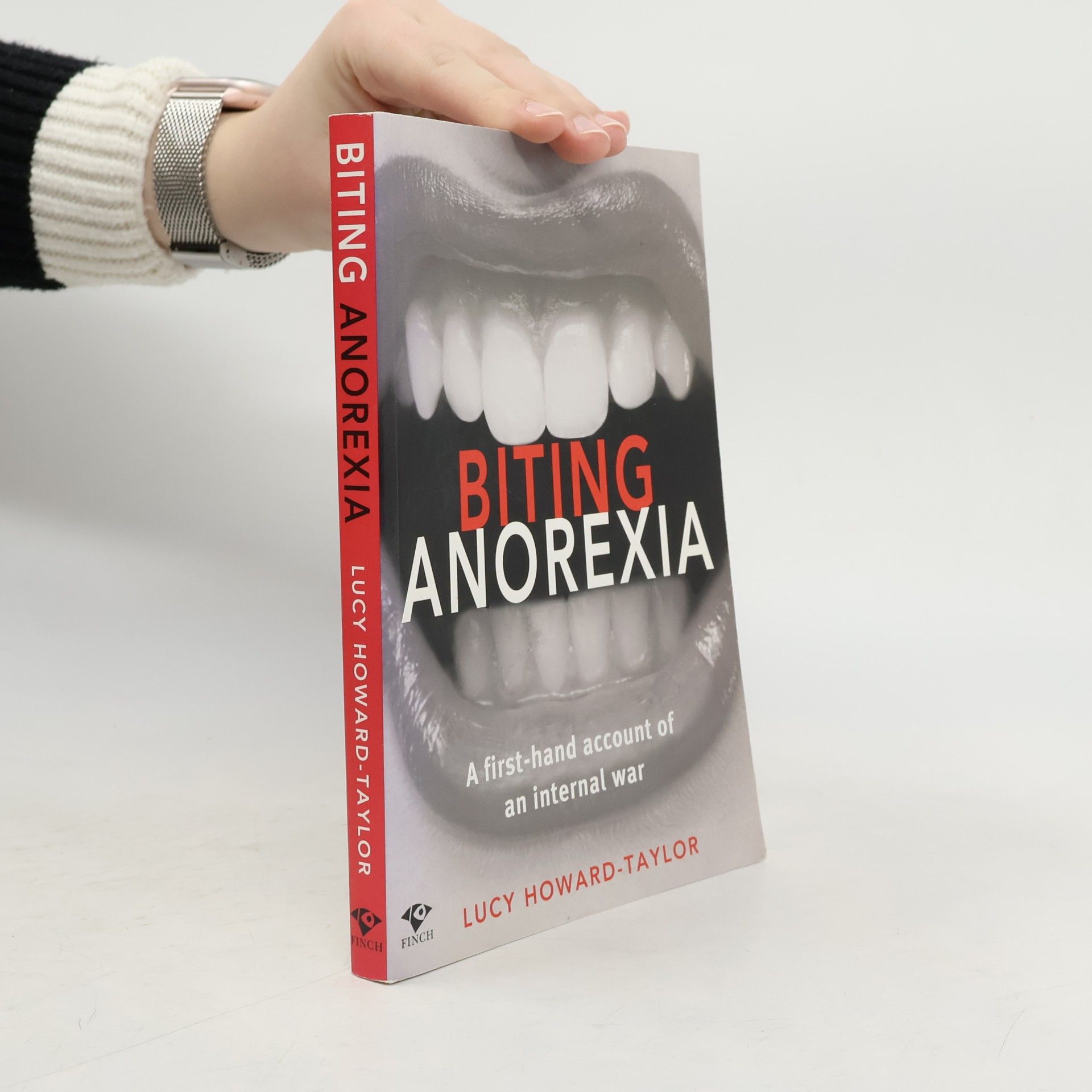 Lucy Howard-Taylor Biting Anorexia