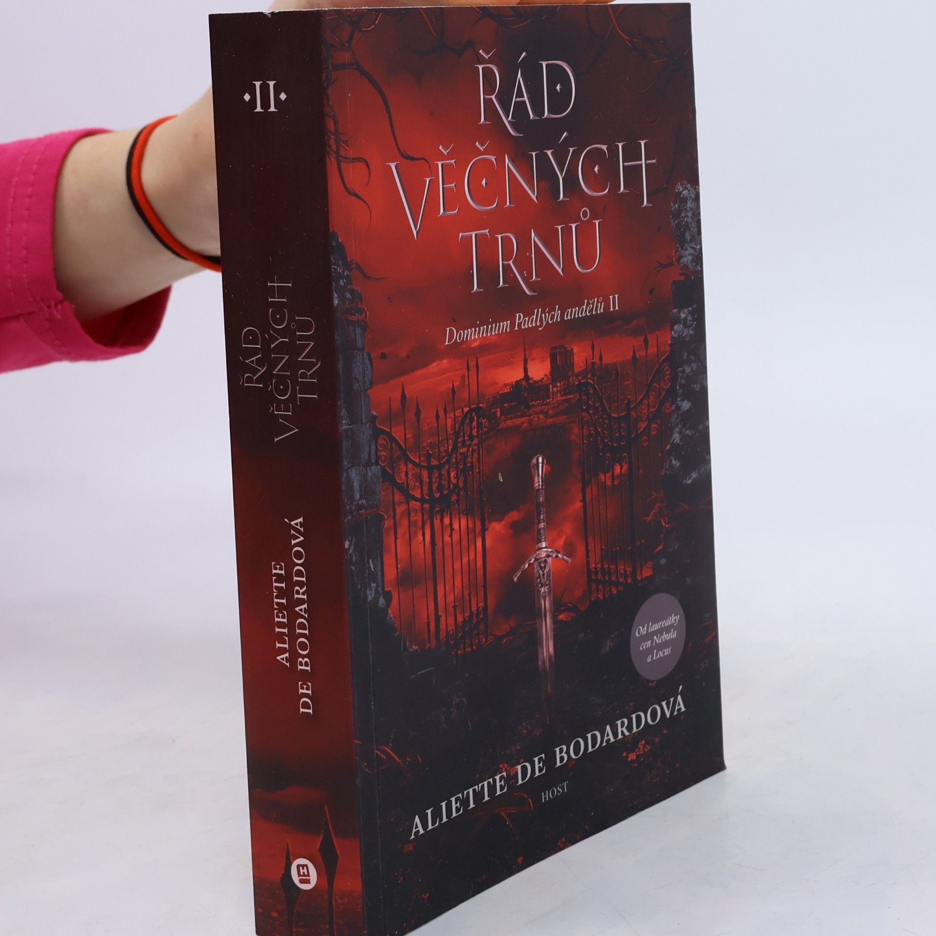 Aliette de Bodard Řád věčných trnů