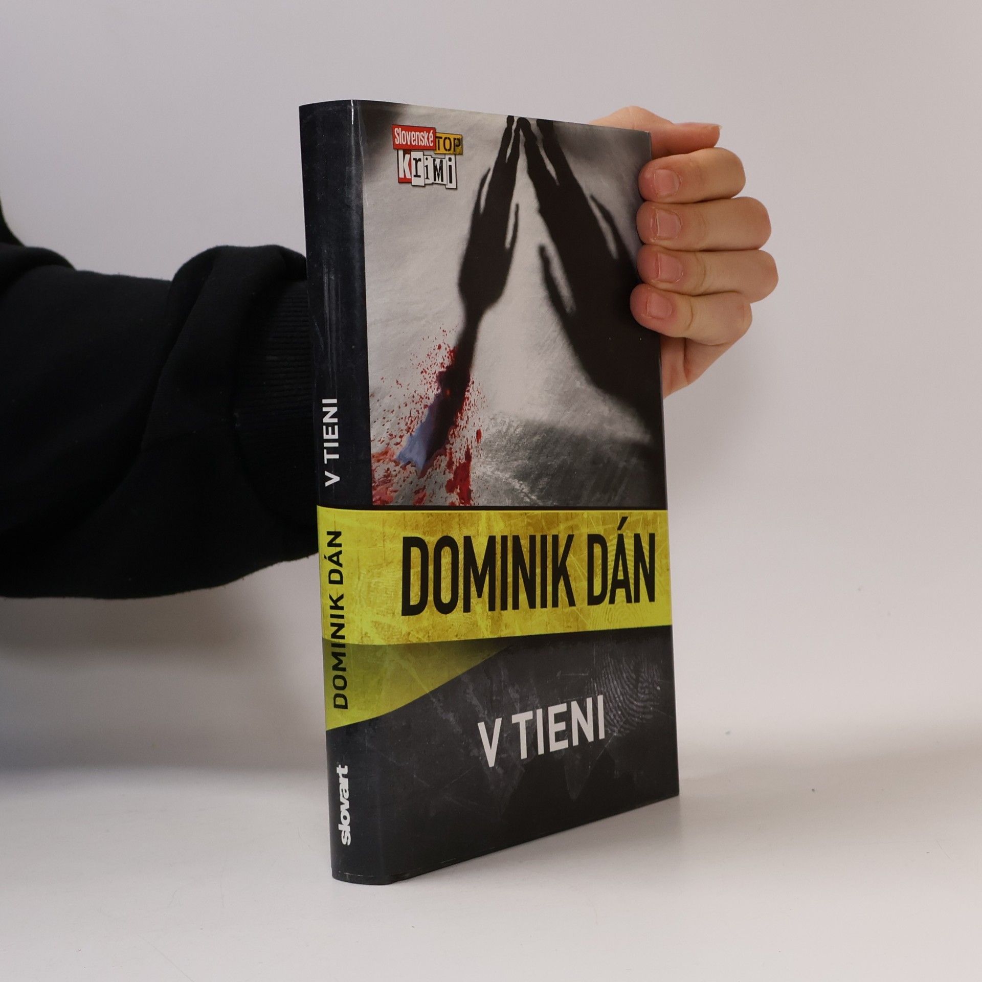 V tieni
