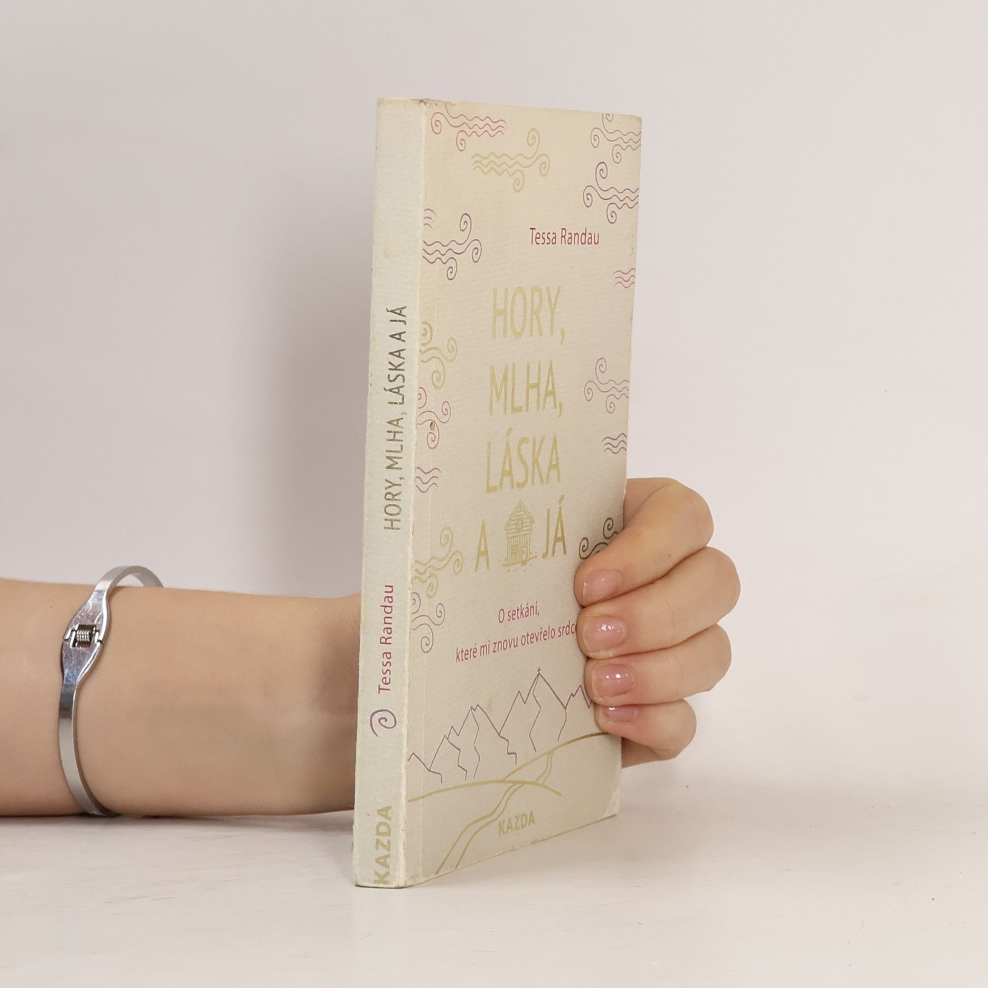 Tessa Randau Hory, mlha, láska a já