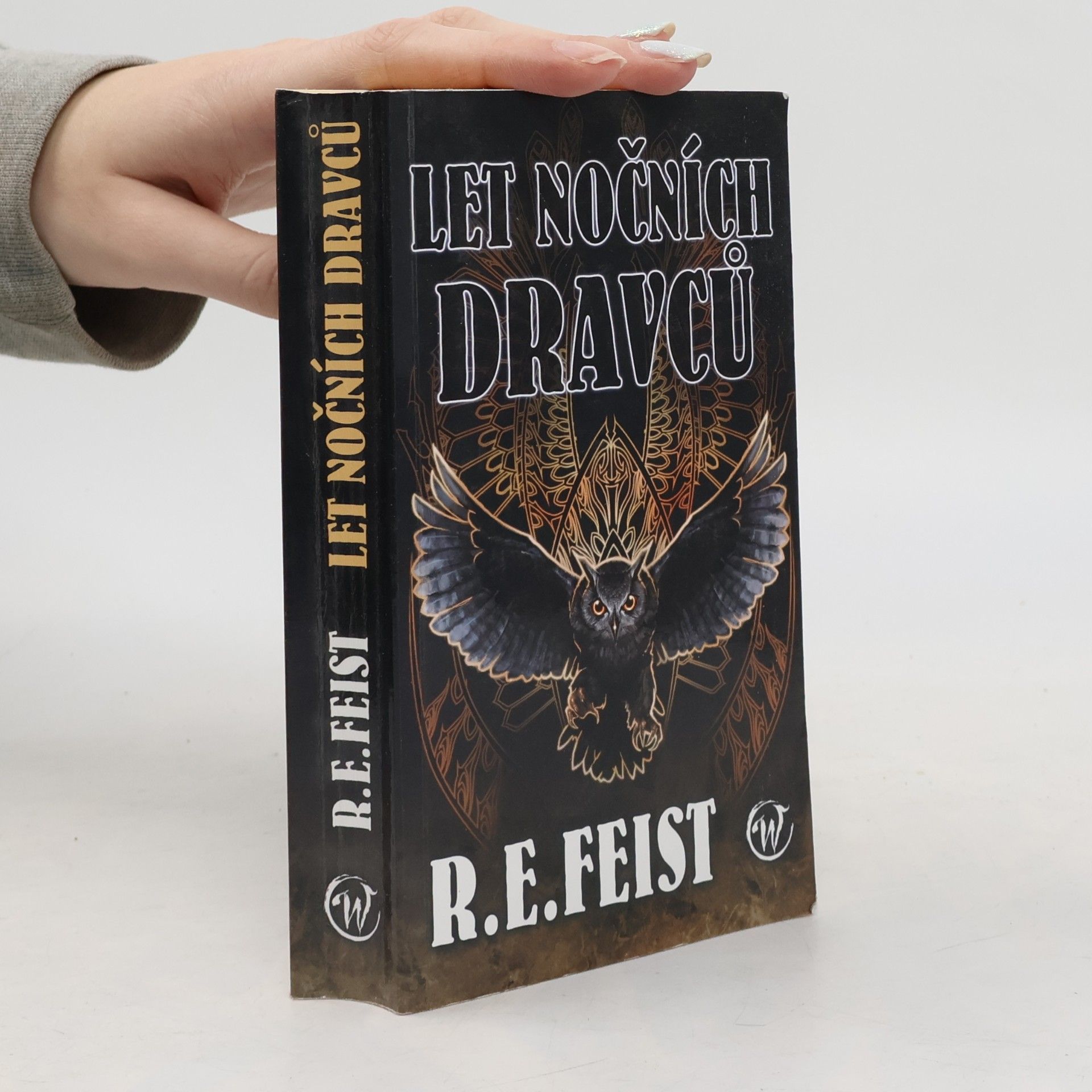 Raymond E. Feist Let nočních dravců