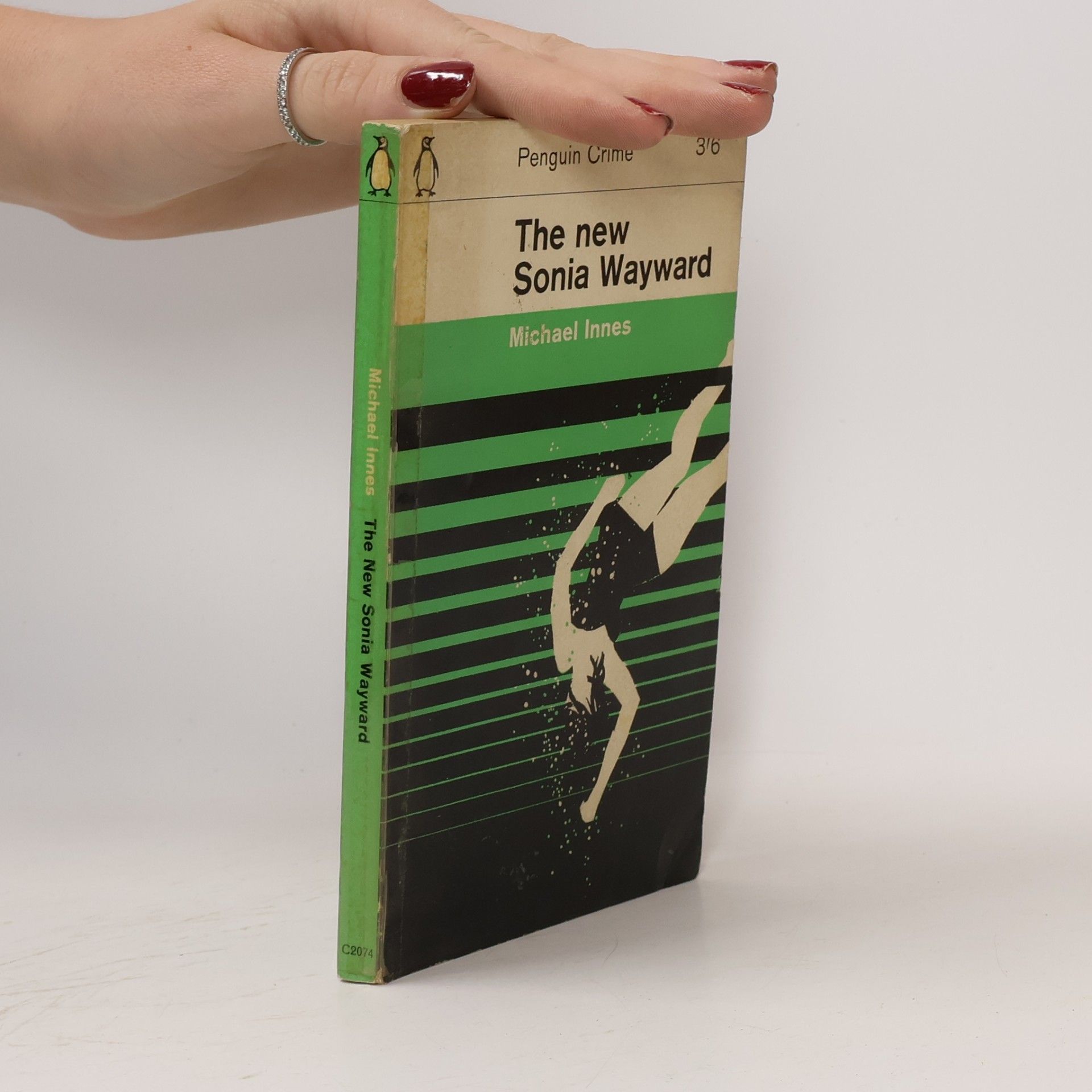 Michael Innes The New Sonia Wayward
