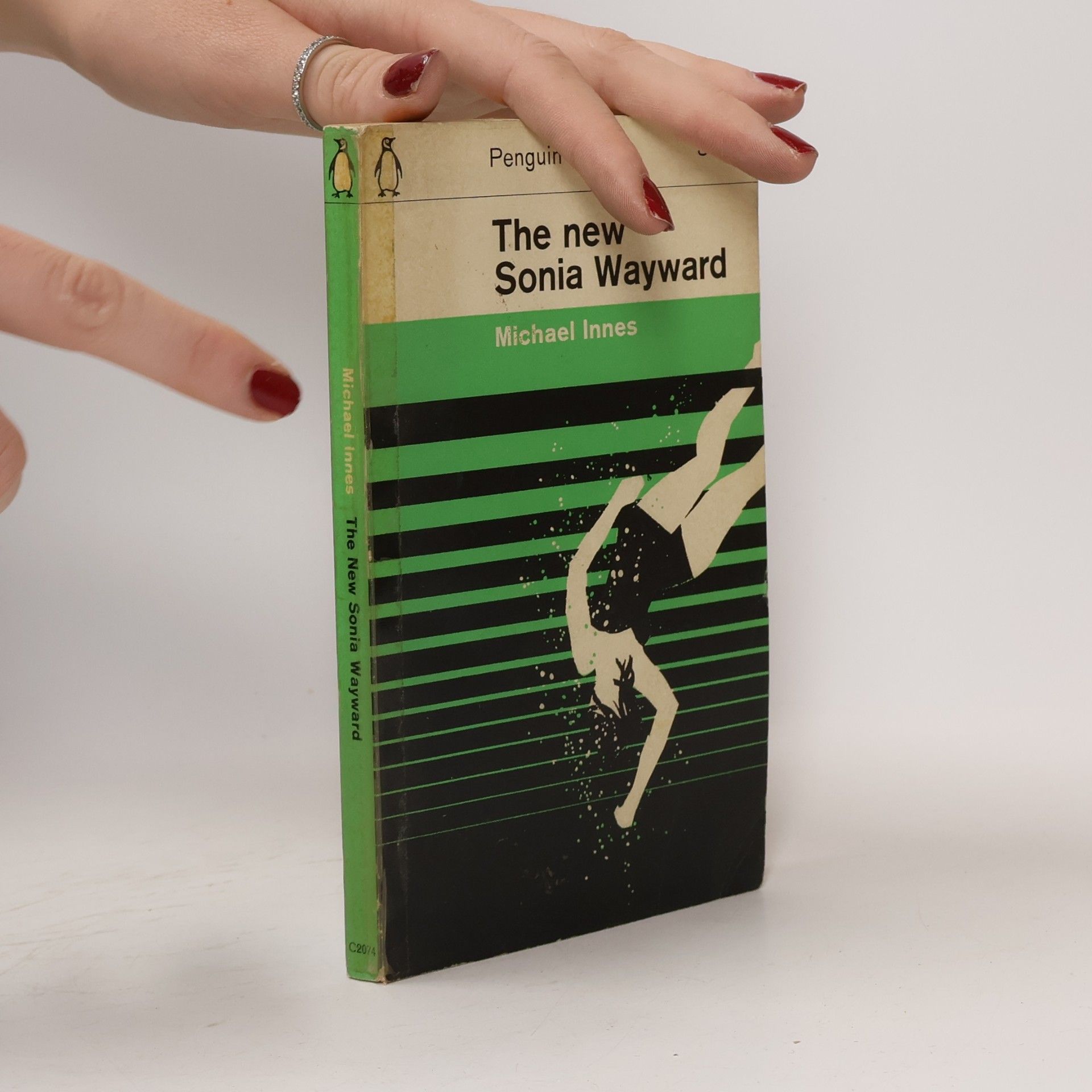 Michael Innes The New Sonia Wayward