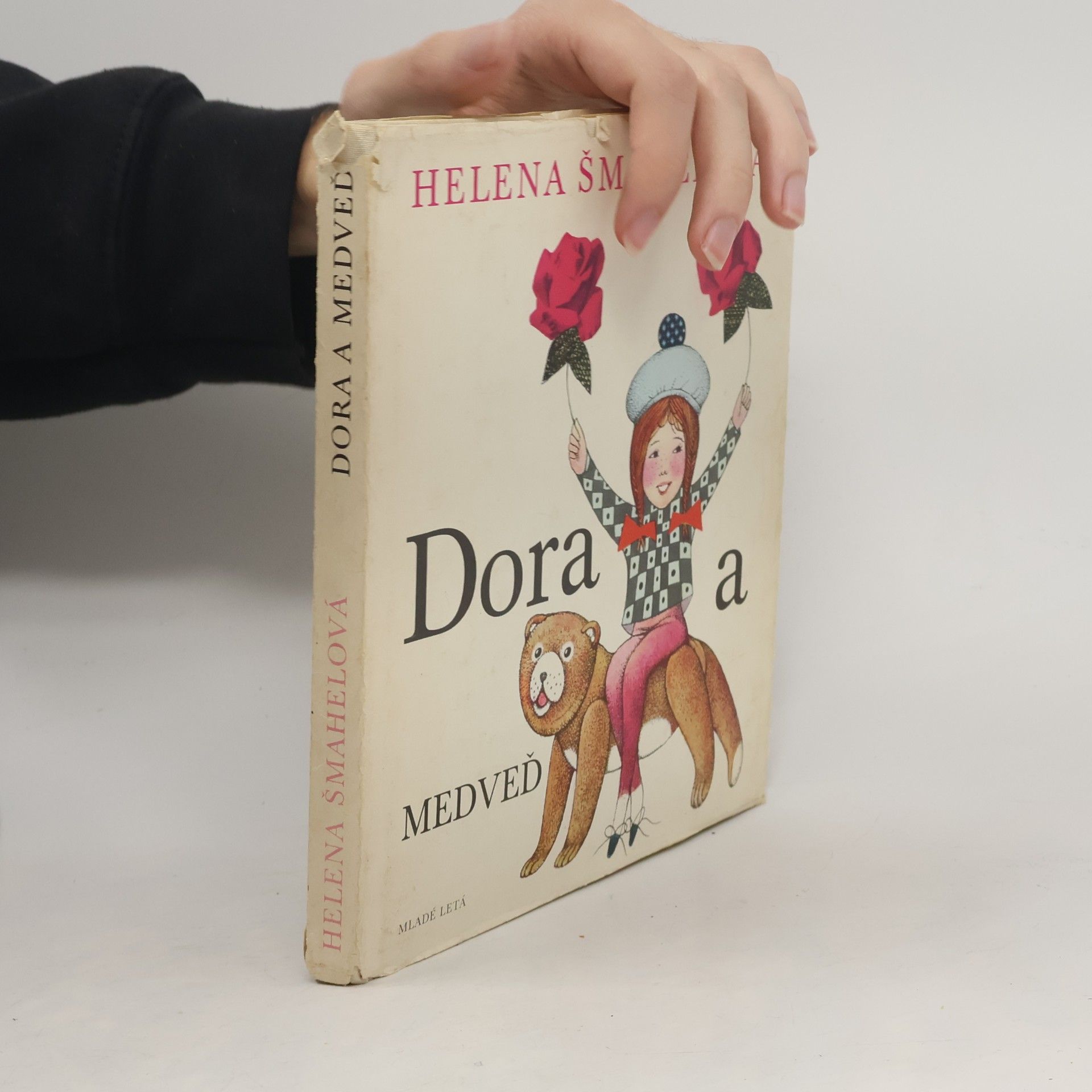 Helena Šmahelová Dora a medveď