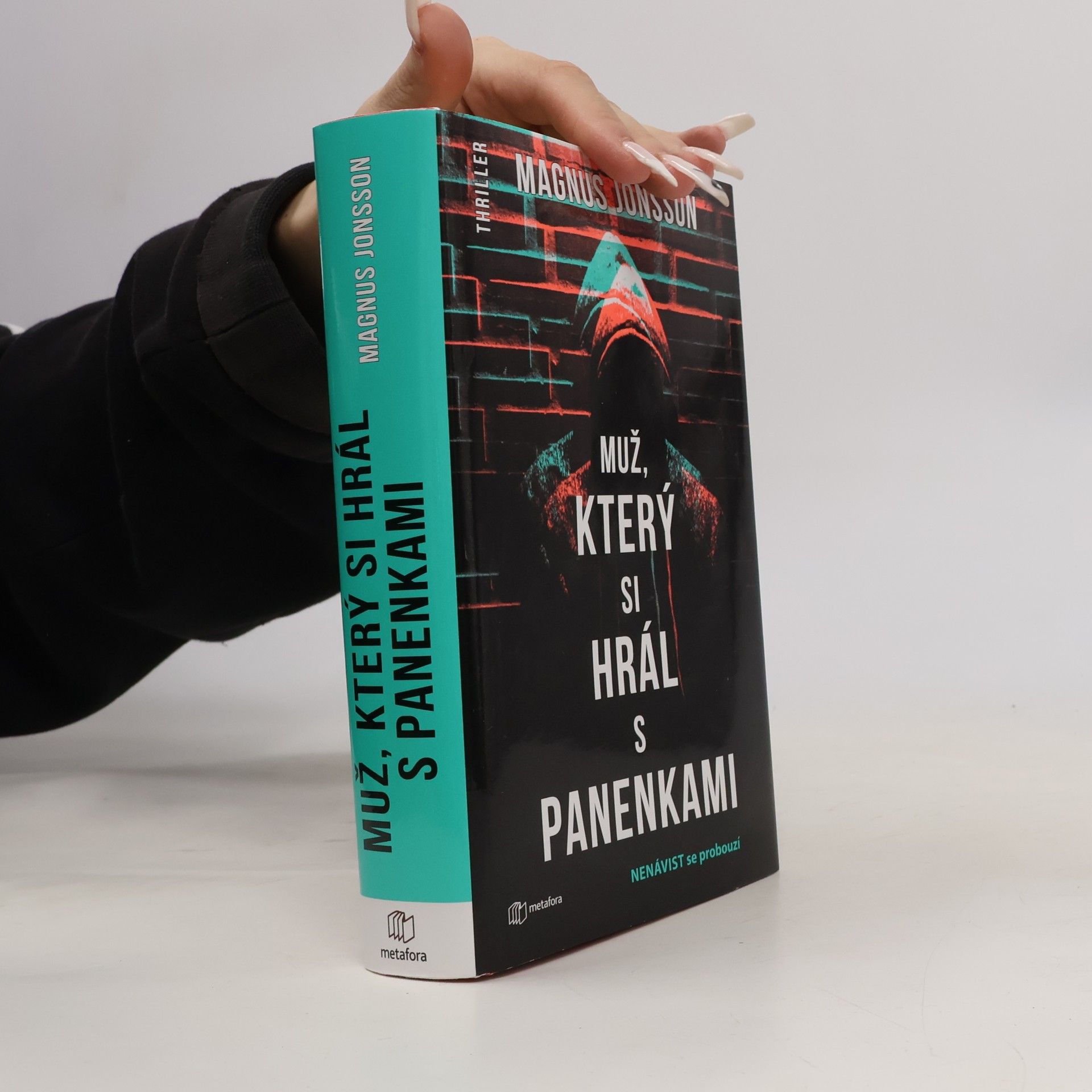 Magnus Jonsson Muž, který si hrál s panenkami