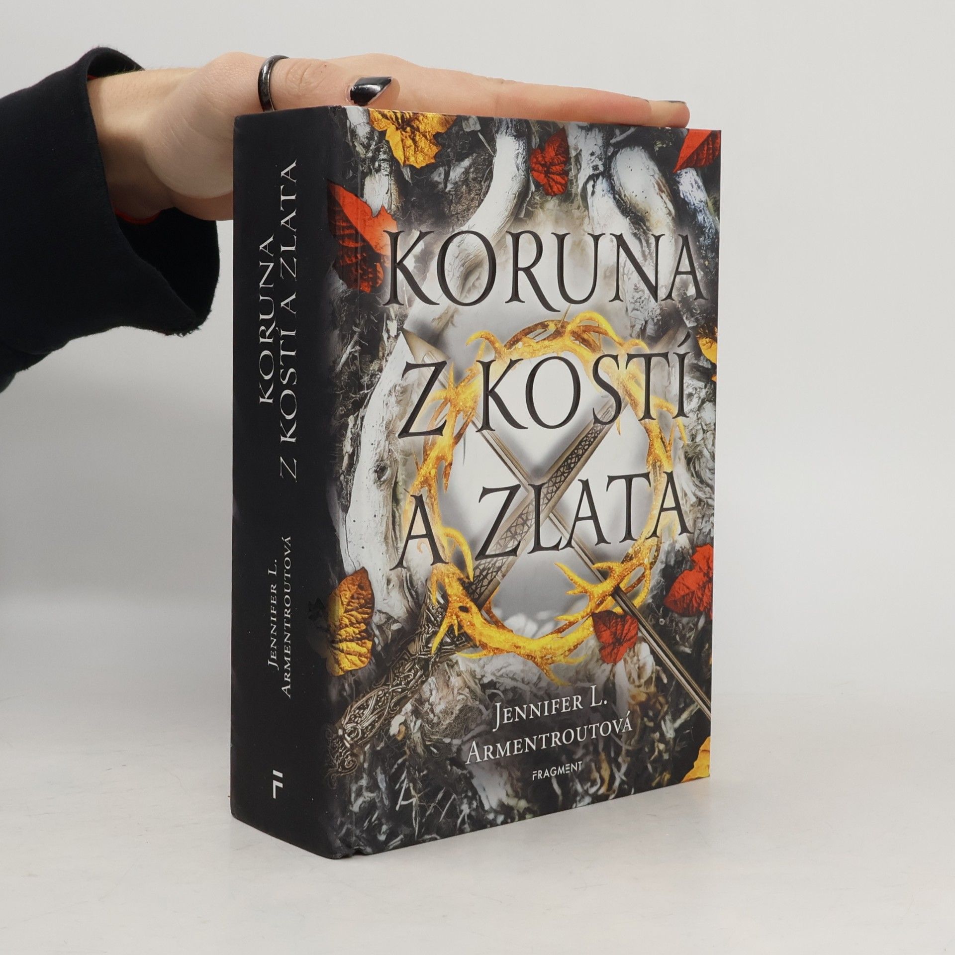 Jennifer Armentrout Koruna z kostí a zlata