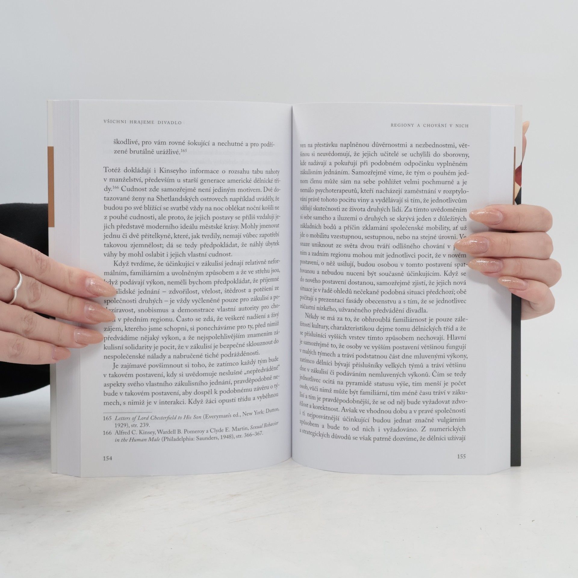 Erving Goffman Všichni hrajeme divadlo: Sebeprezentace v každodenním životě
