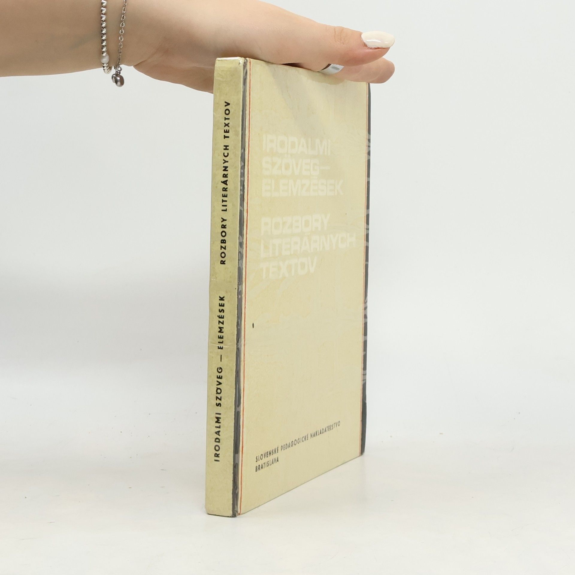 kolektiv Irodalmi szöveg-elemzések / Rozbory literárnych textov