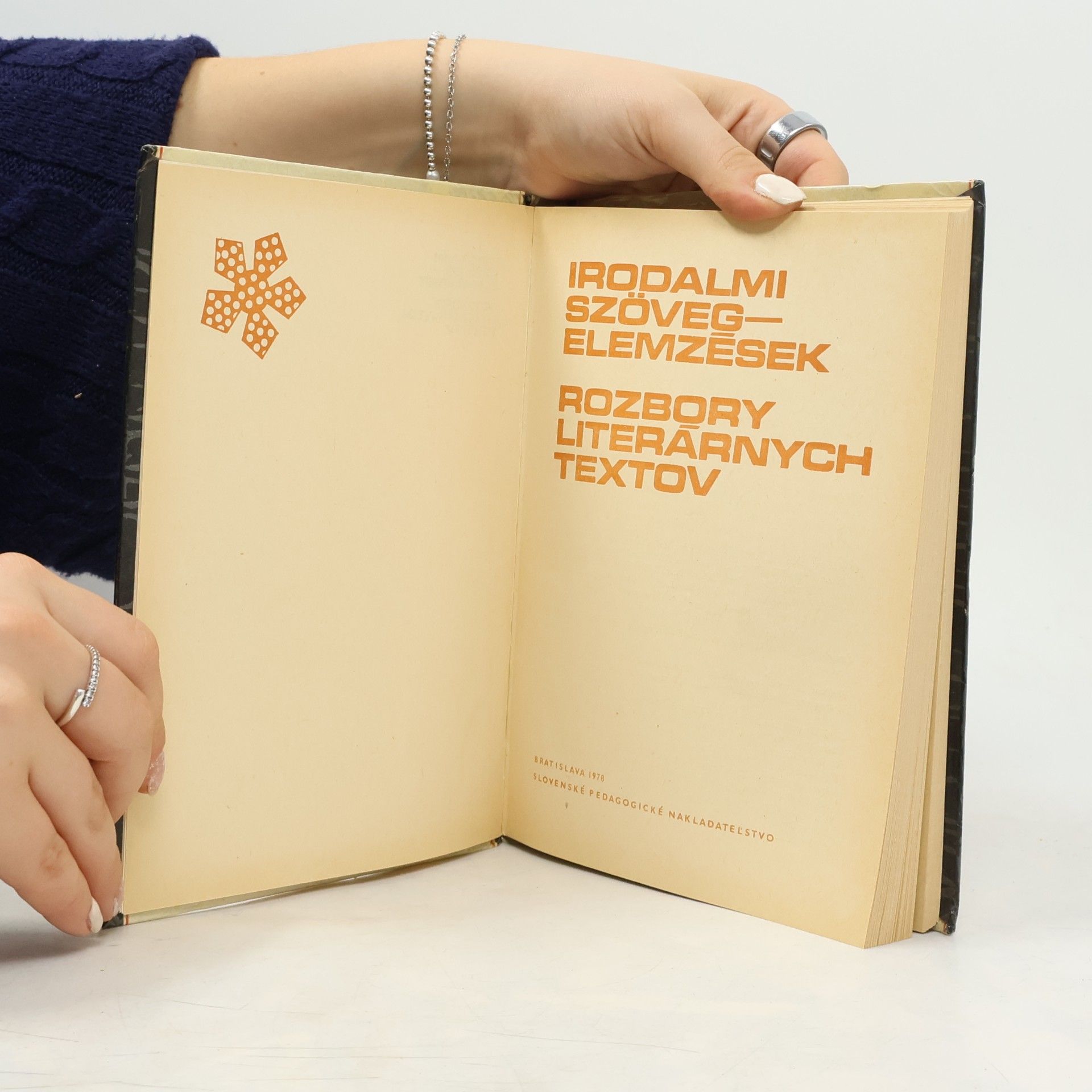 kolektiv Irodalmi szöveg-elemzések / Rozbory literárnych textov