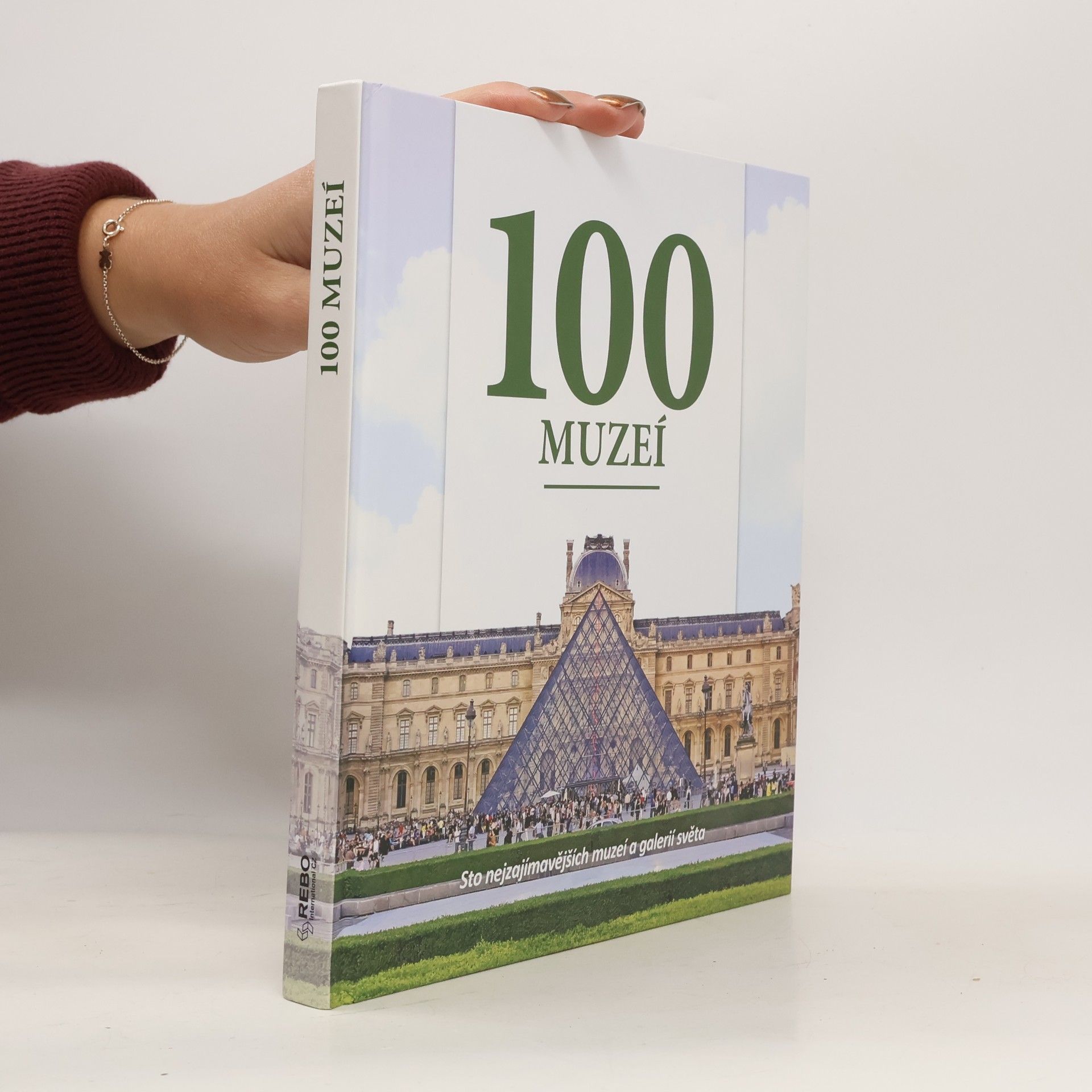 100 muzeí