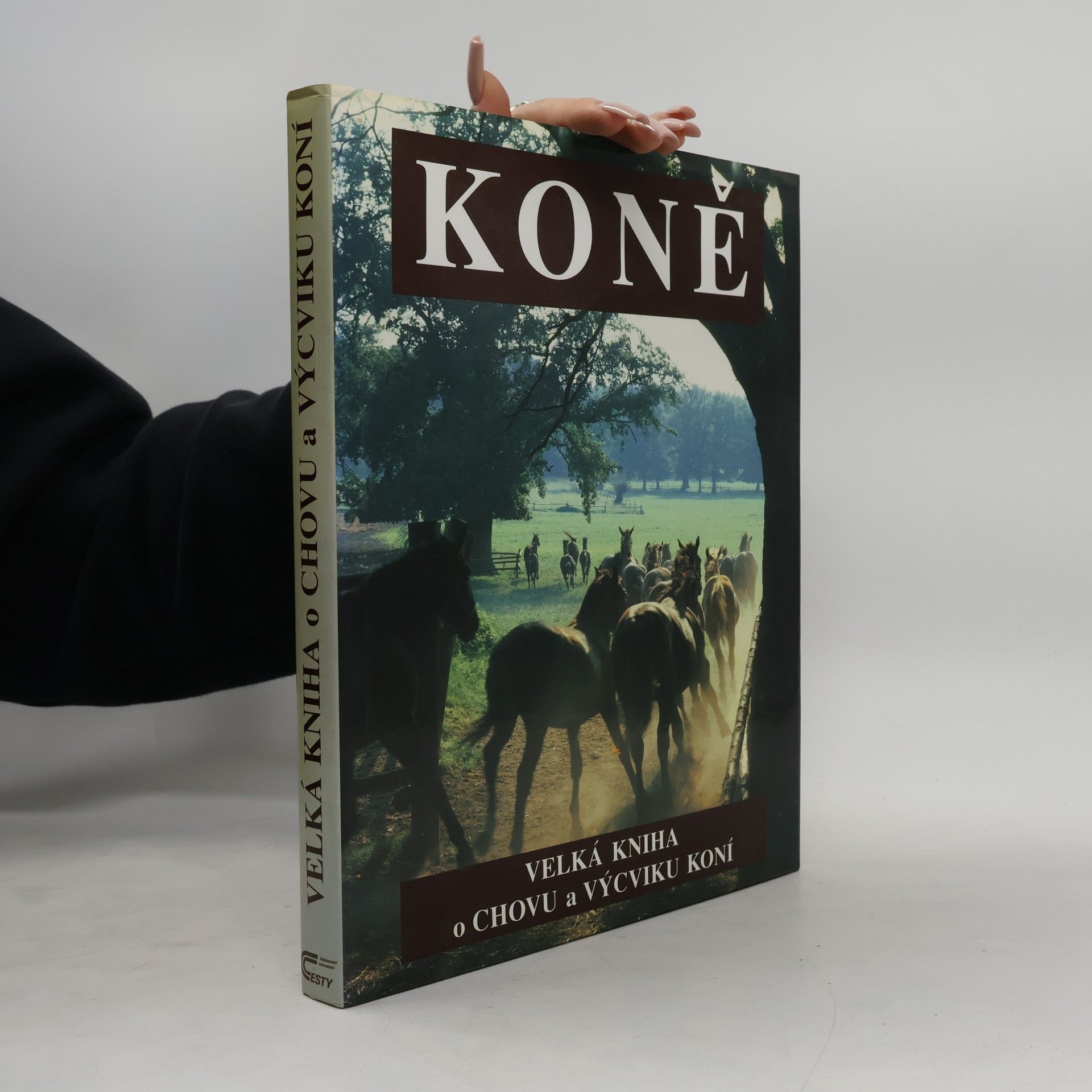 Koně. Velká kniha o chovu a výcviku koní