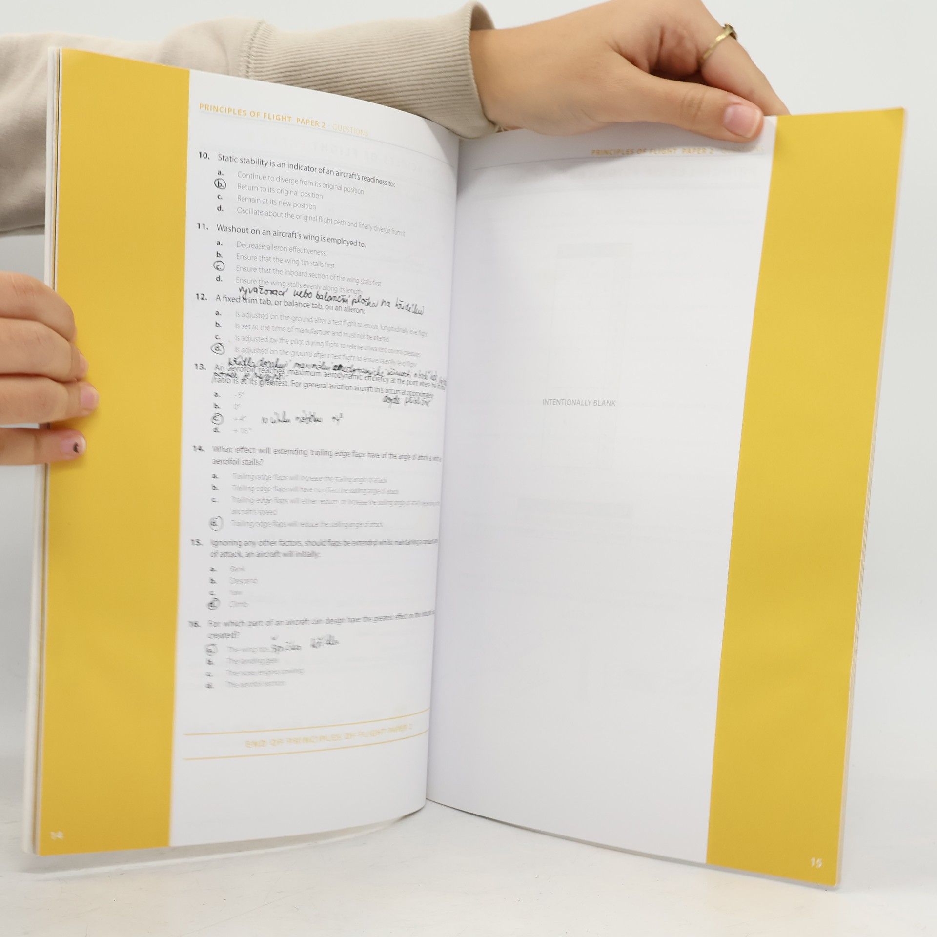 Dorothy Saul-Pooley Air Pilot's Manuals - 3: EASA PPL (A) Questions, Answer & Explanations
