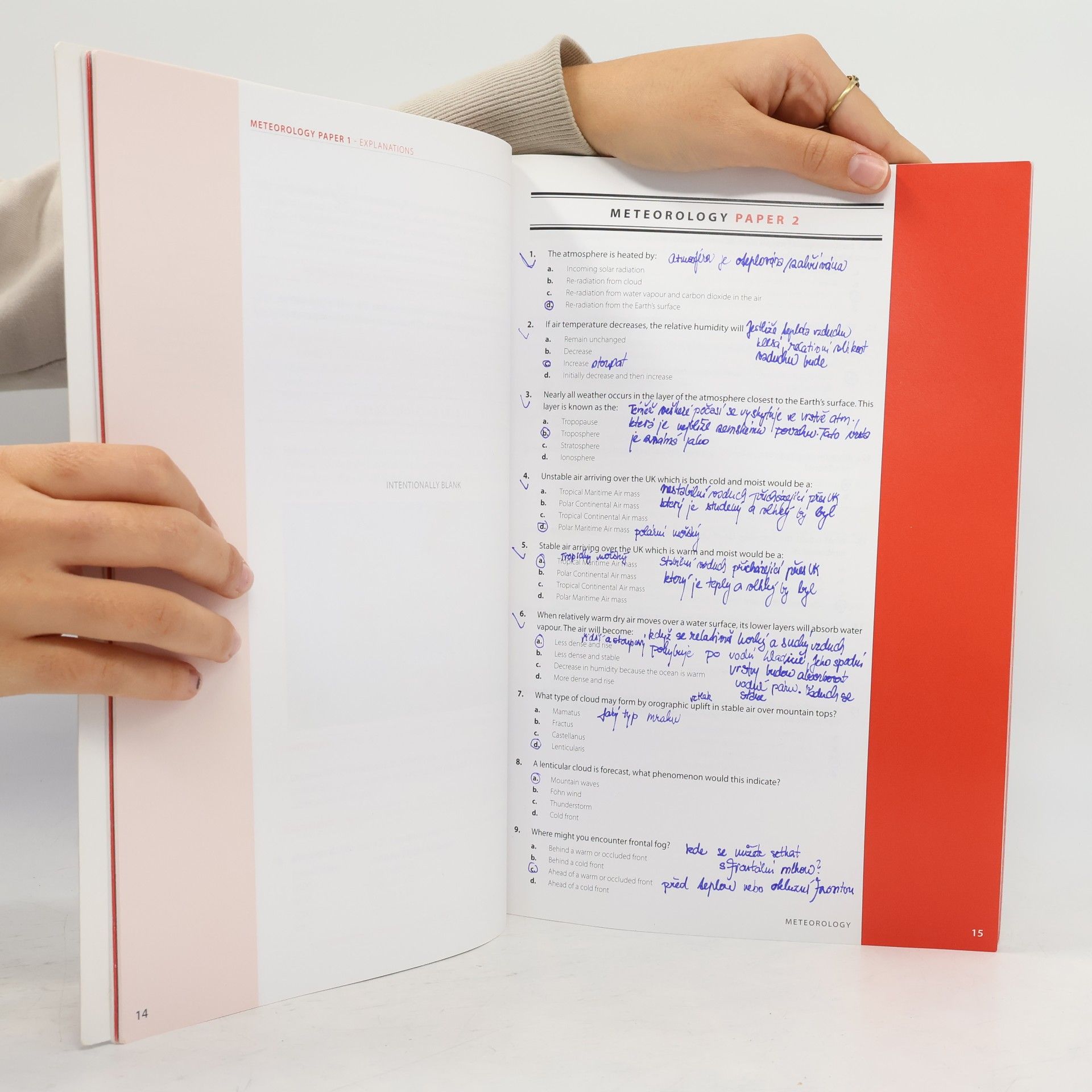 Helena Hughes Air Pilot's Manuals - 4: EASA PPL & Questions, Answer & Explanations