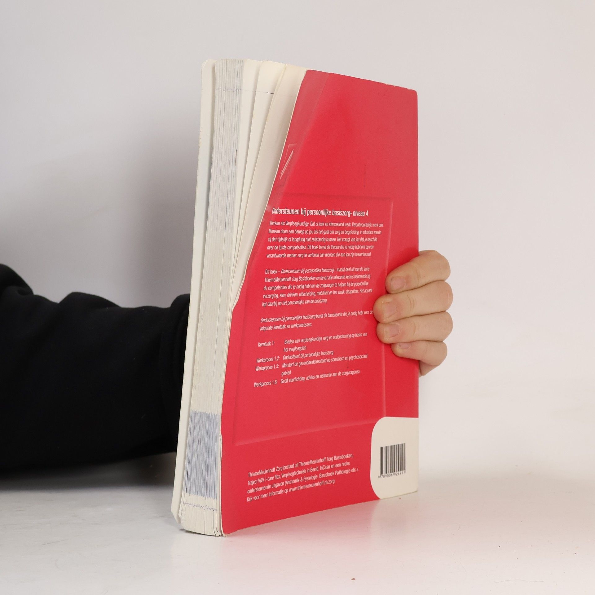Femke van den Berg Zorg basisboek - 4: Ondersteunen bij persoonlijke basiszorg