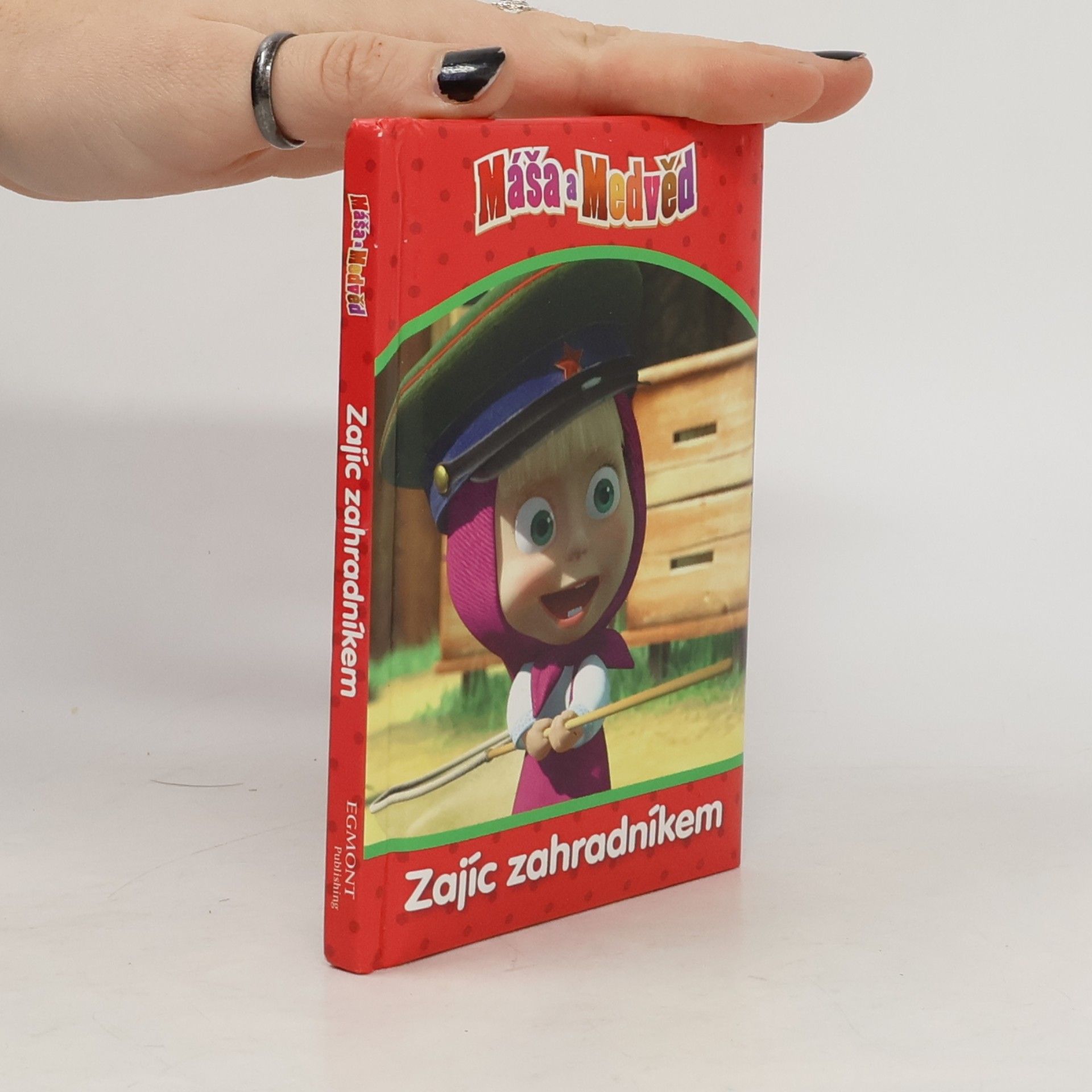 Máša a medvěd. Zajíc zahradníkem