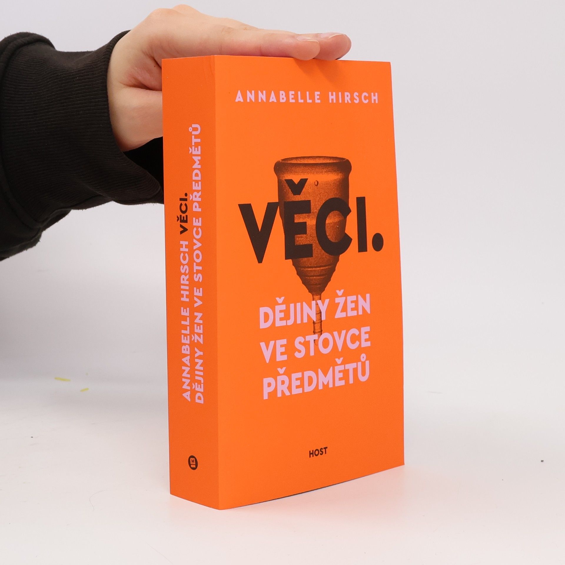 Věci: Dějiny žen ve stovce předmětů