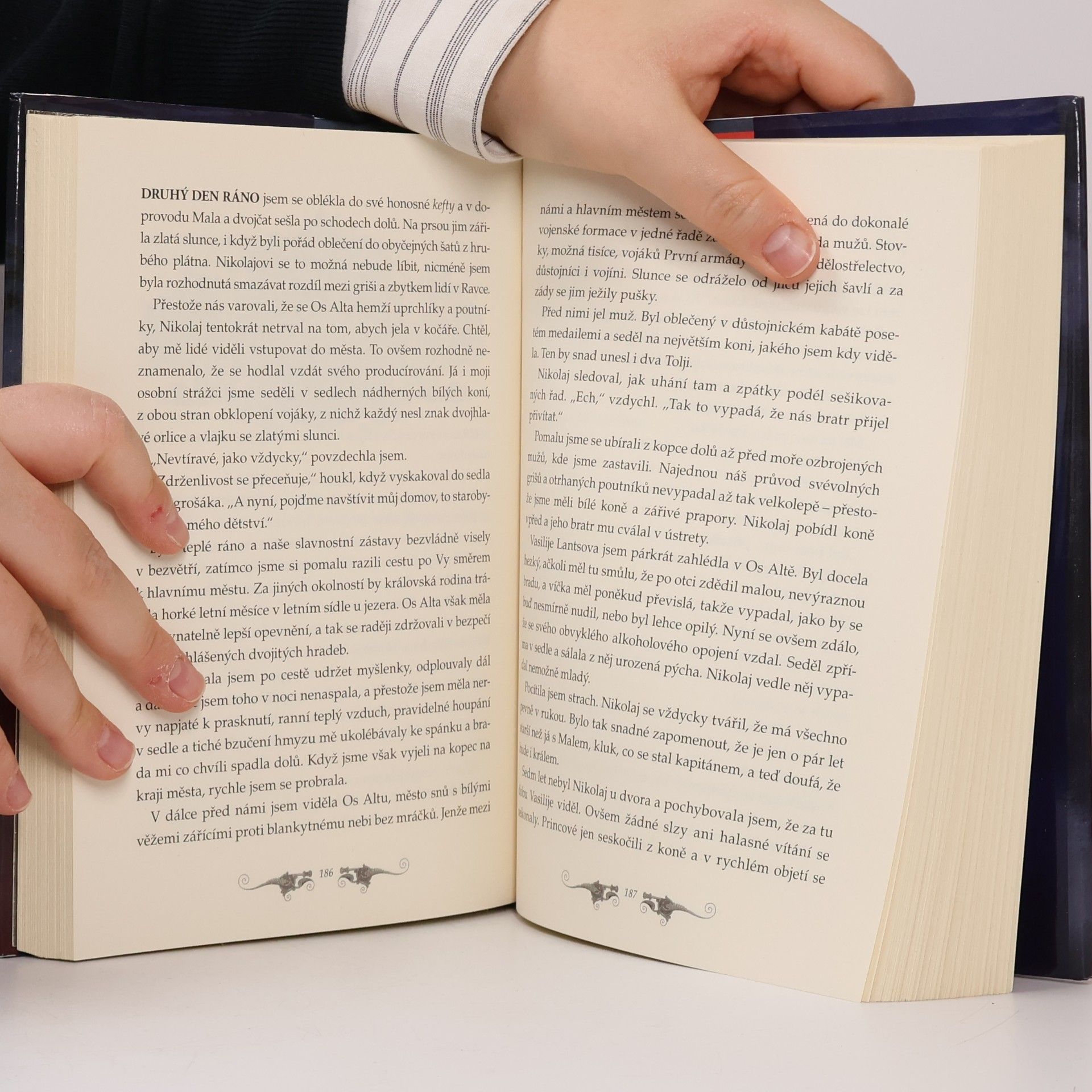 Leigh Bardugo Bouře a vzdor