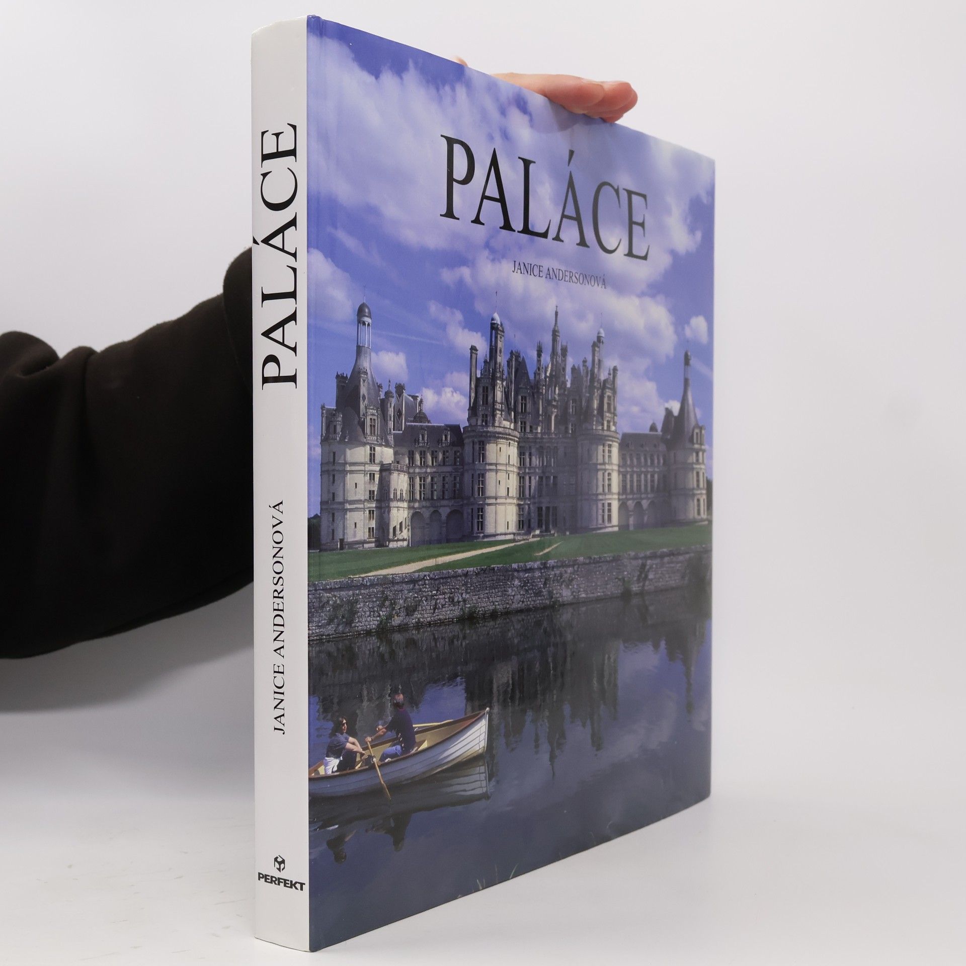 Paláce