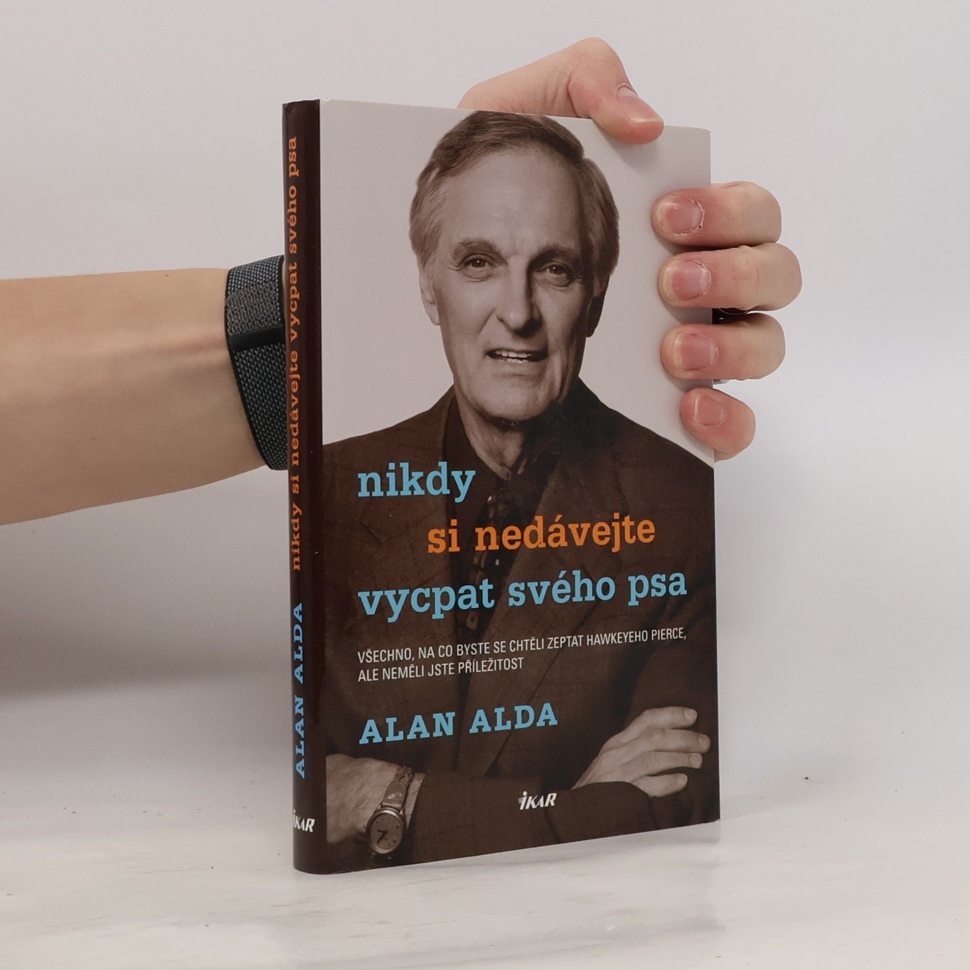 Alan Alda Nikdy si nedávejte vycpat svého psa