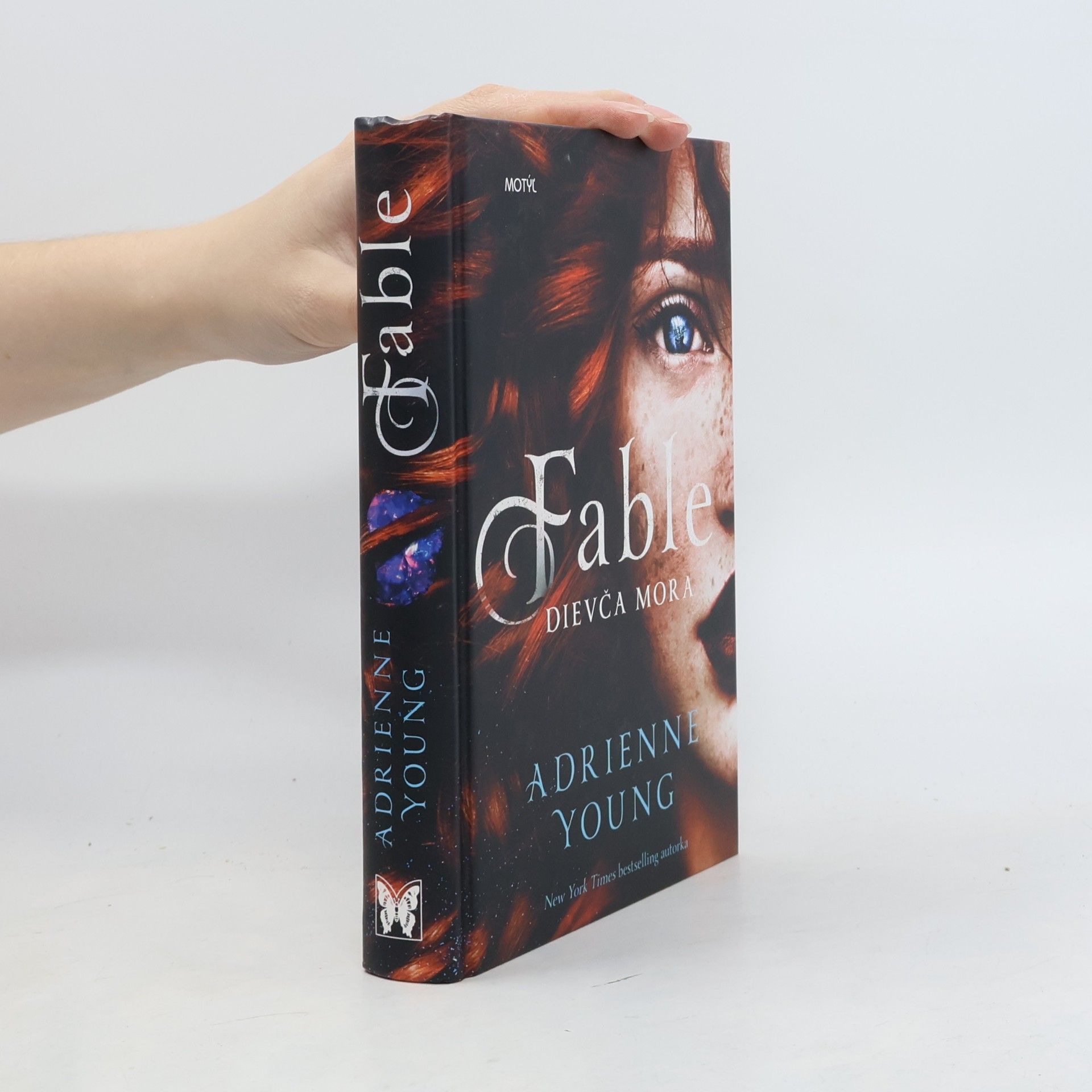 Adrienne Young Fable. Dievča mora