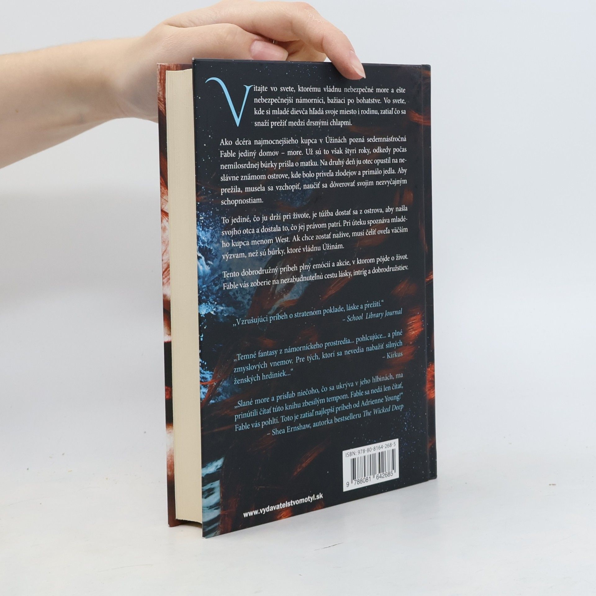 Adrienne Young Fable. Dievča mora