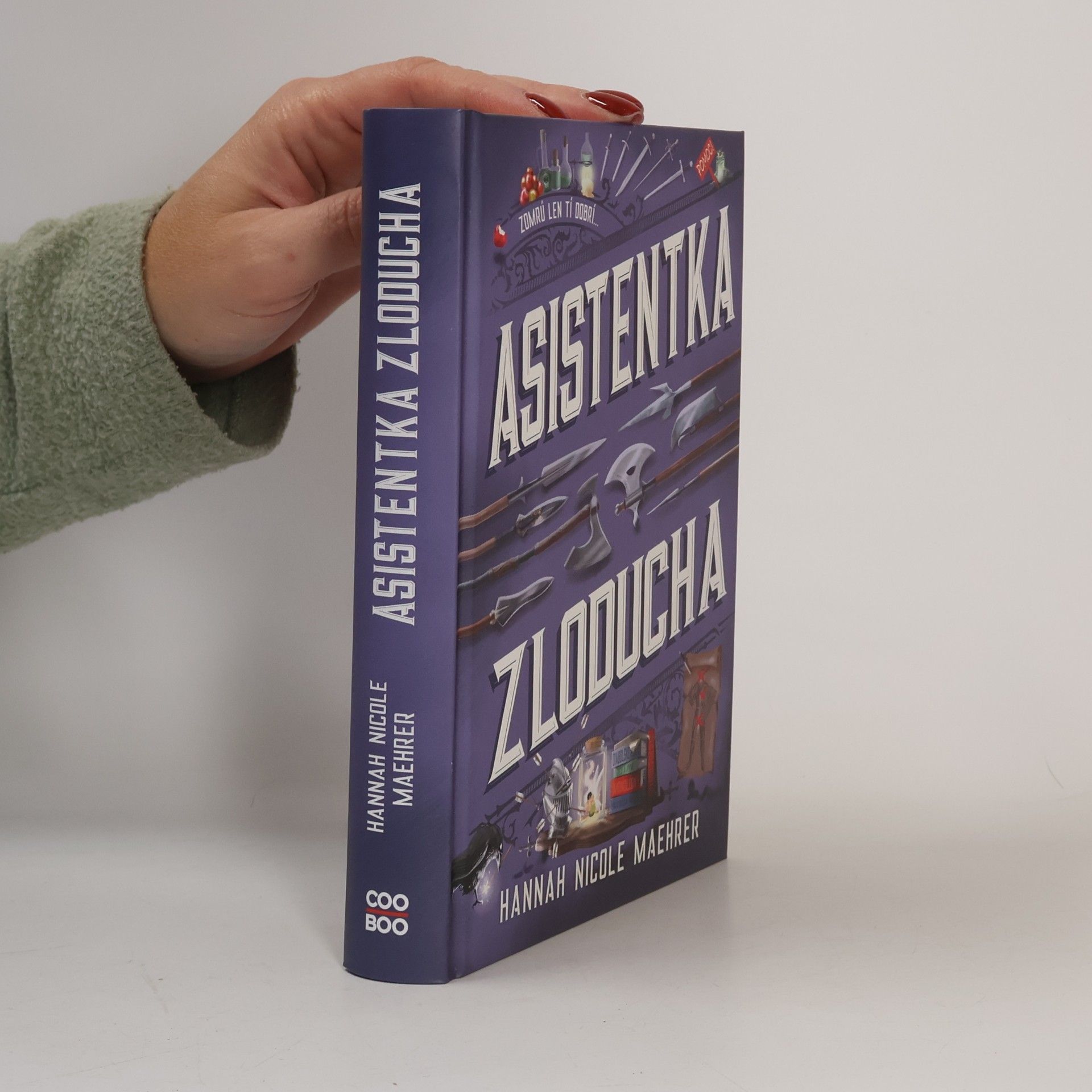 Hannah Nicole Maehrer Asistentka Zloducha