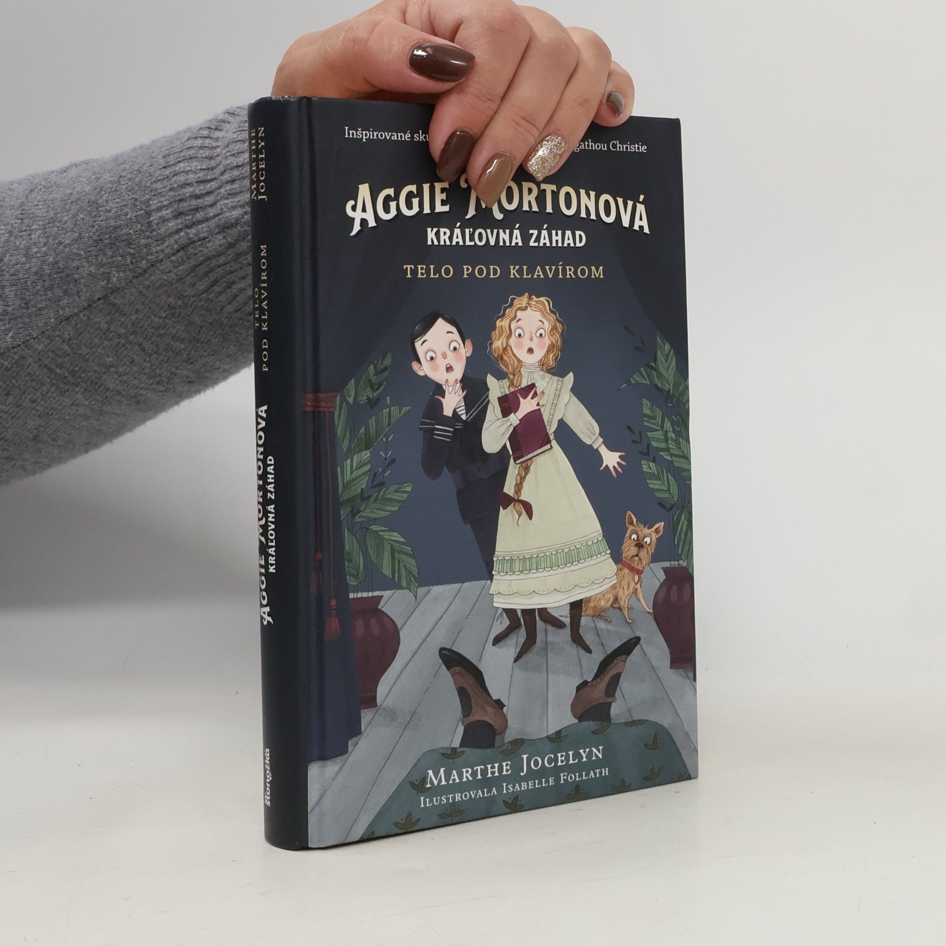 Marthe Jocelyn Aggie Mortonová 1: Telo pod klavírom