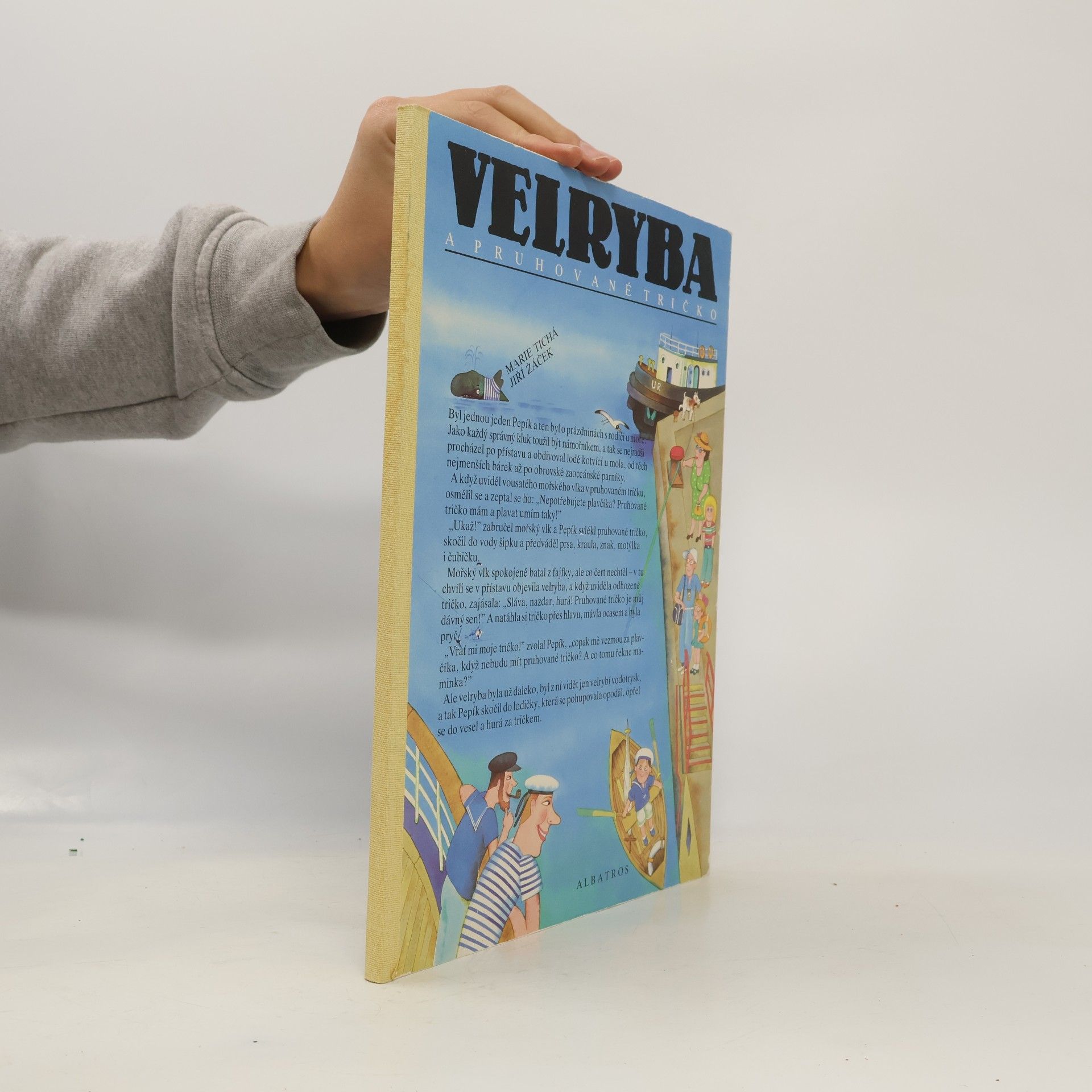 Velryba a pruhované tričko