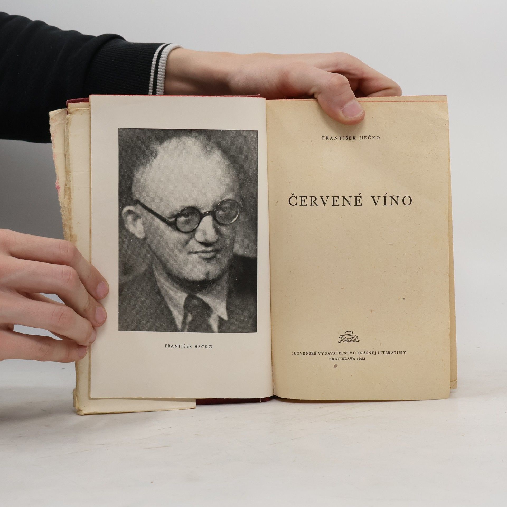 František Hečko Červené víno