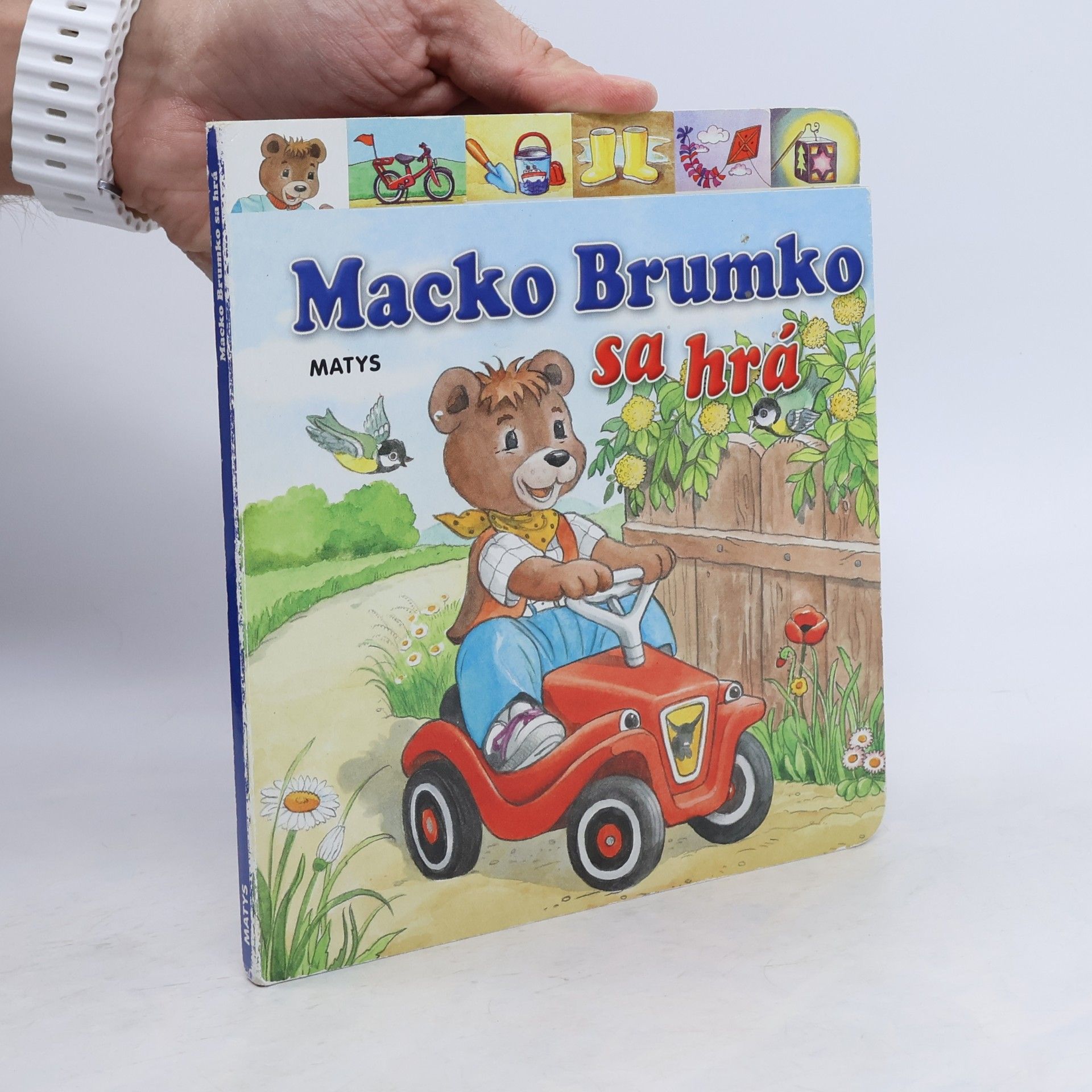 Anne Suess Macko Brumko sa hrá