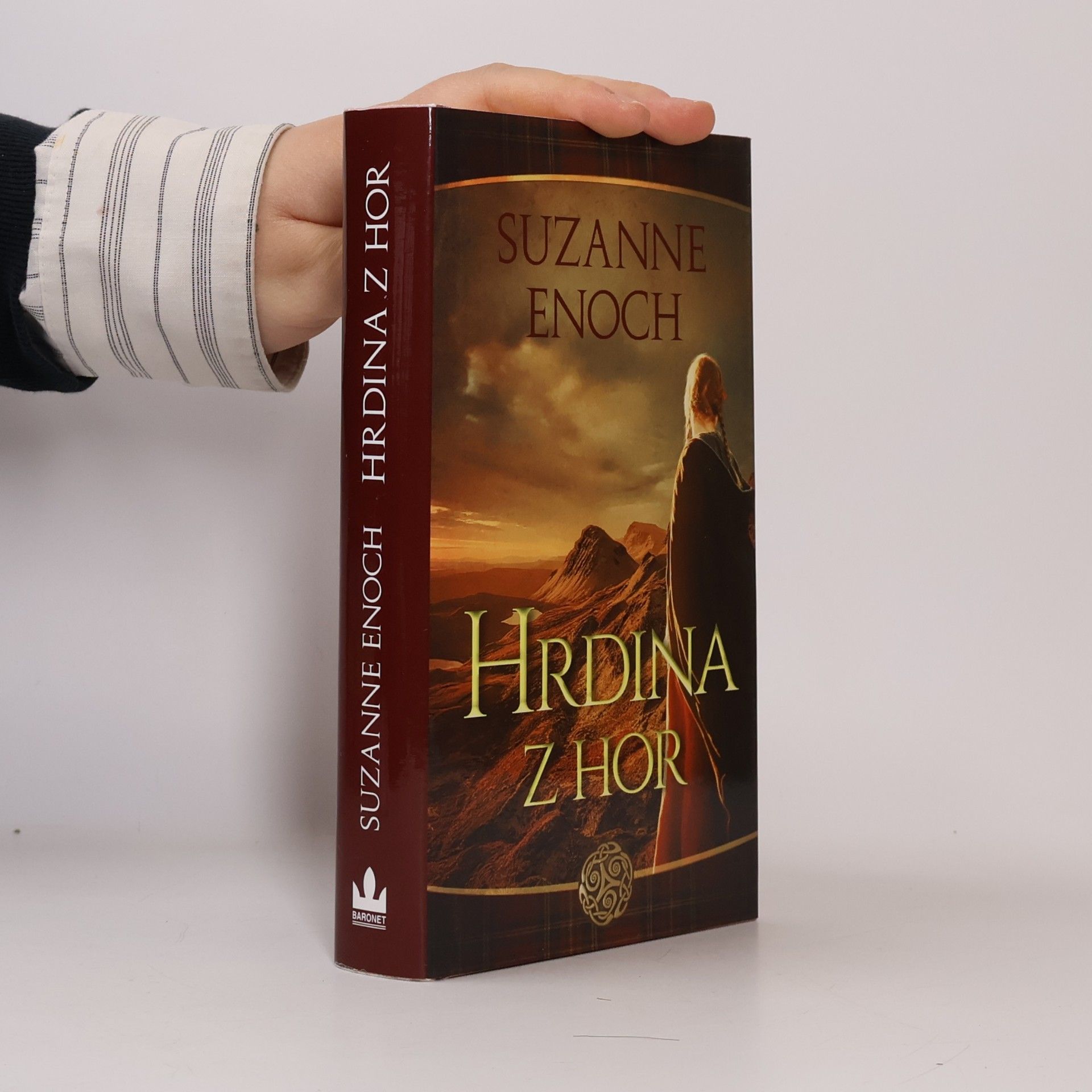 Suzanne Enoch Hrdina z hor