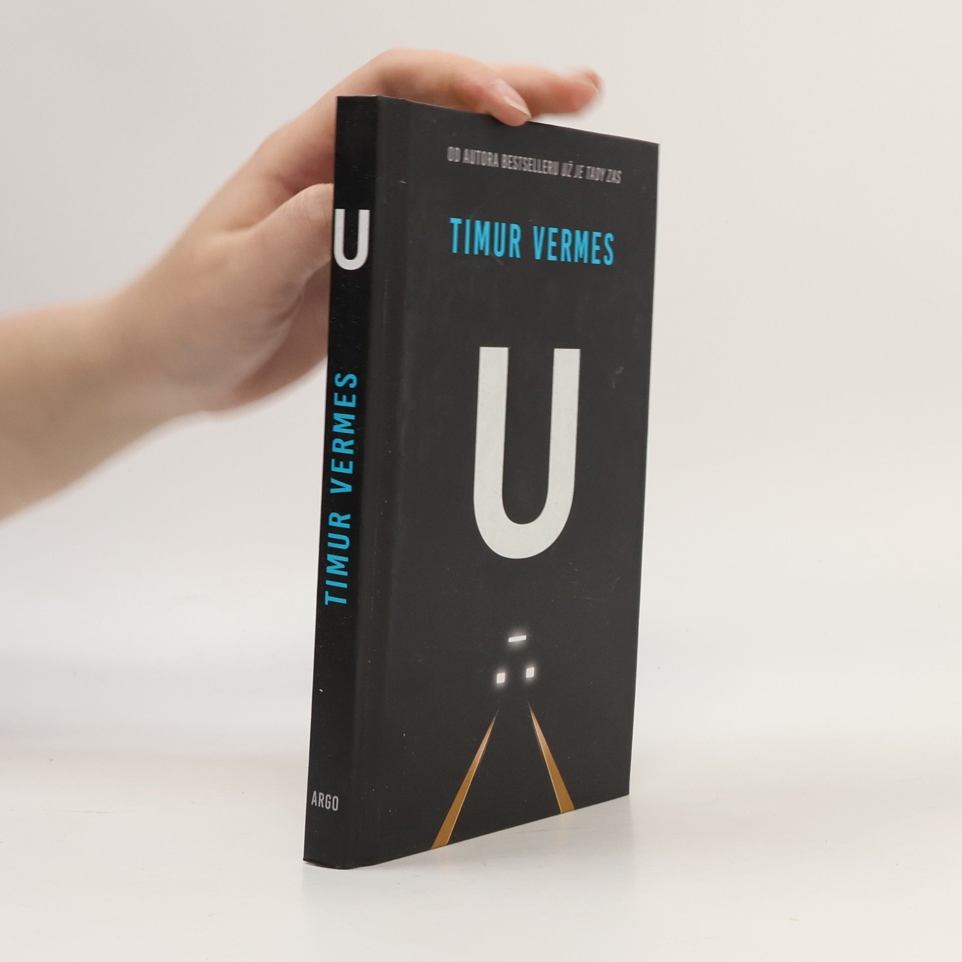 Timur Vermes U : ztraceni v metru