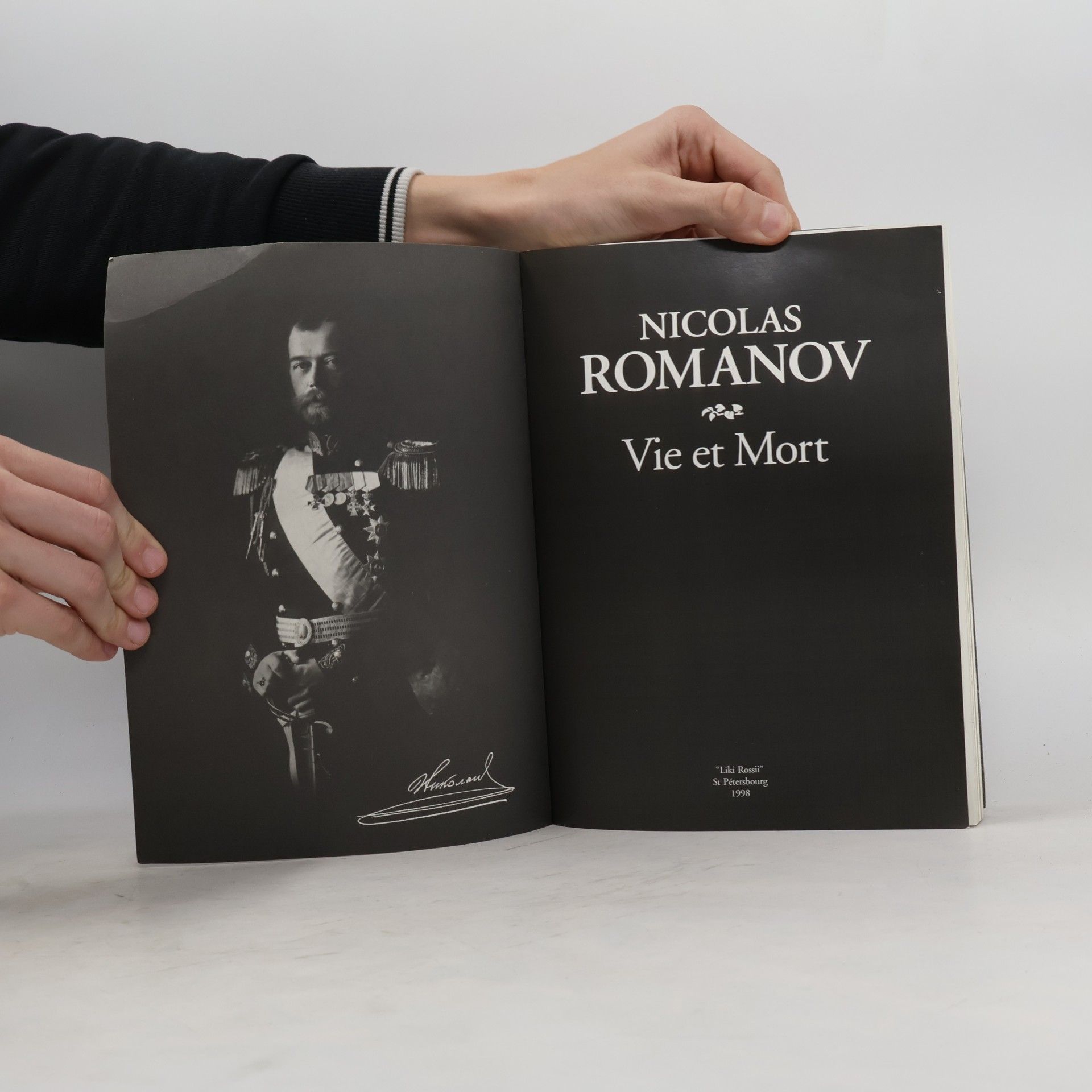 kolektiv Nicolas Romanov: Vie et mort