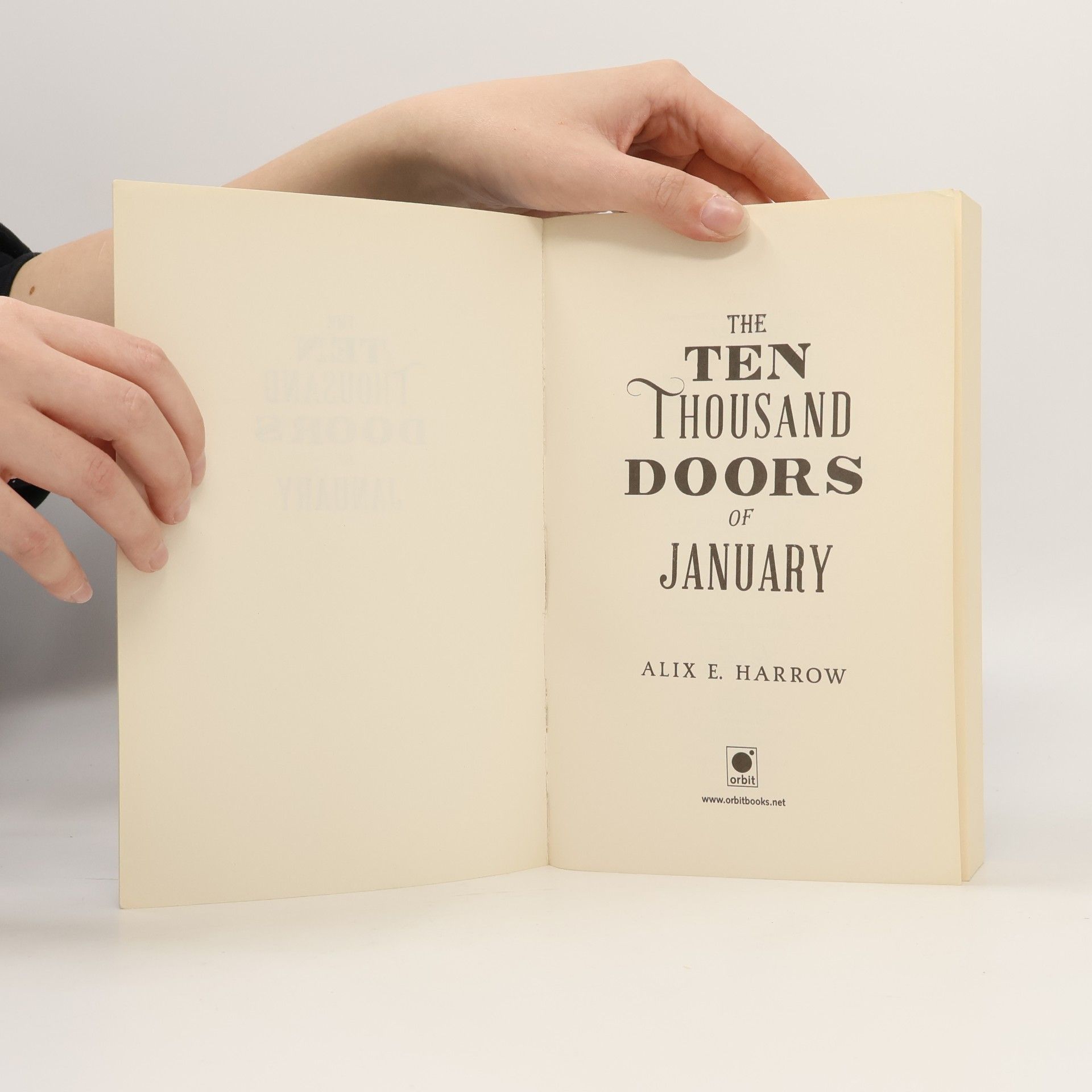 Kolektív autorov The Ten Thousand Doors of January