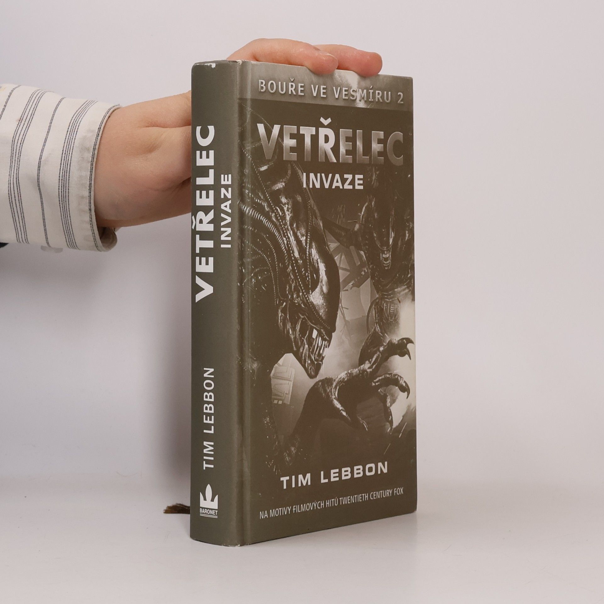 Bouře ve vesmíru 2, Vetřelec - Invaze