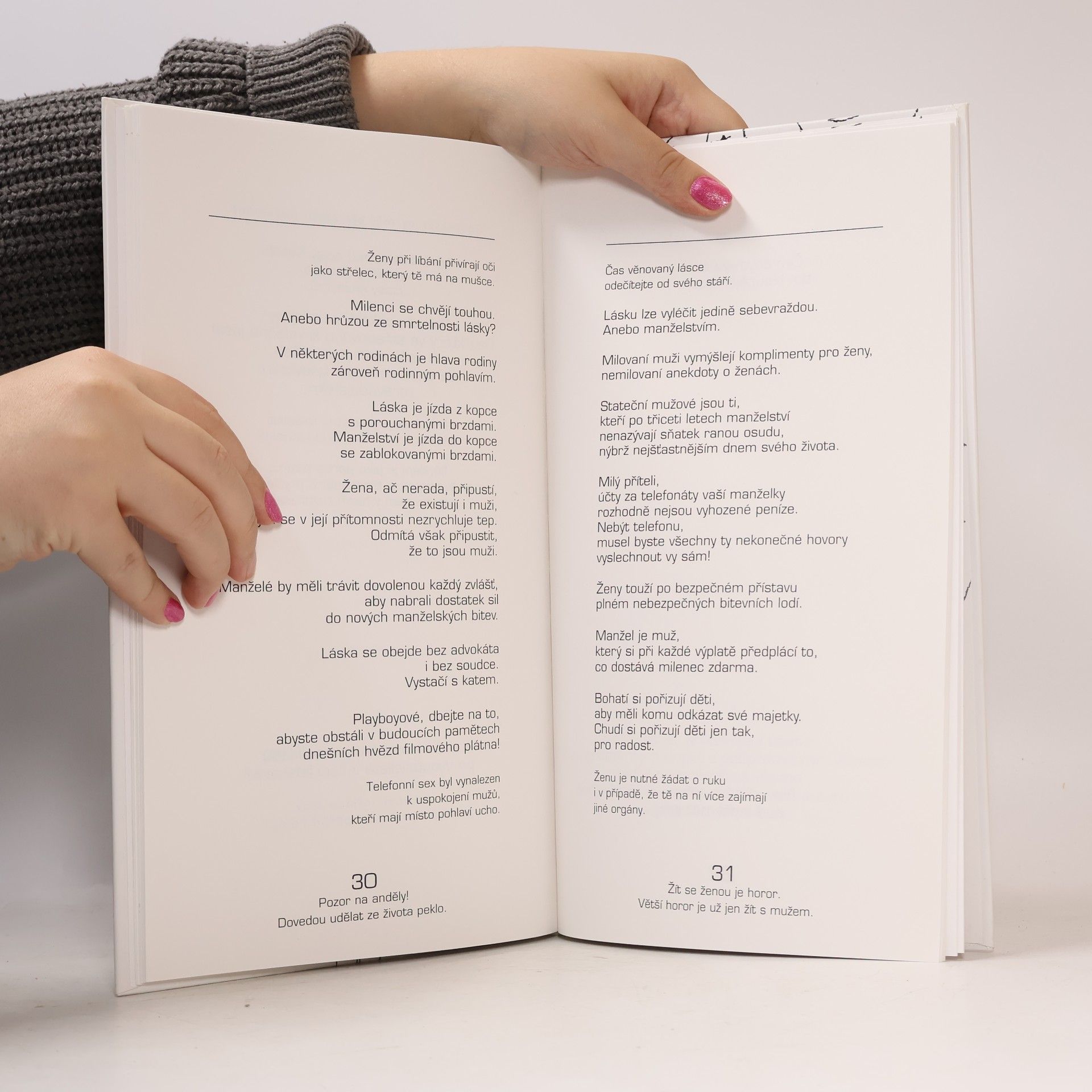 Adolf Born Noční motýli : text libris neboli metaforismy, minimaximy a bonmotta z let 1990-1996