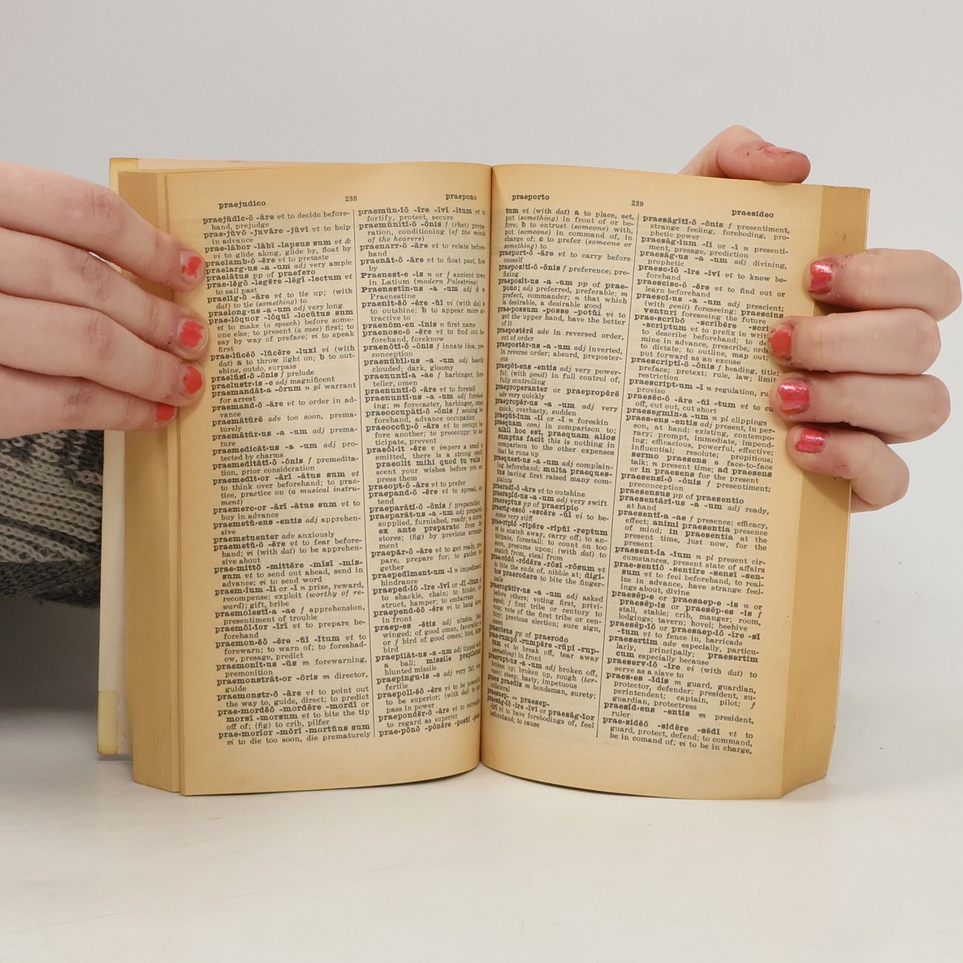 John C. Traupman The new college Latin & English dictionary