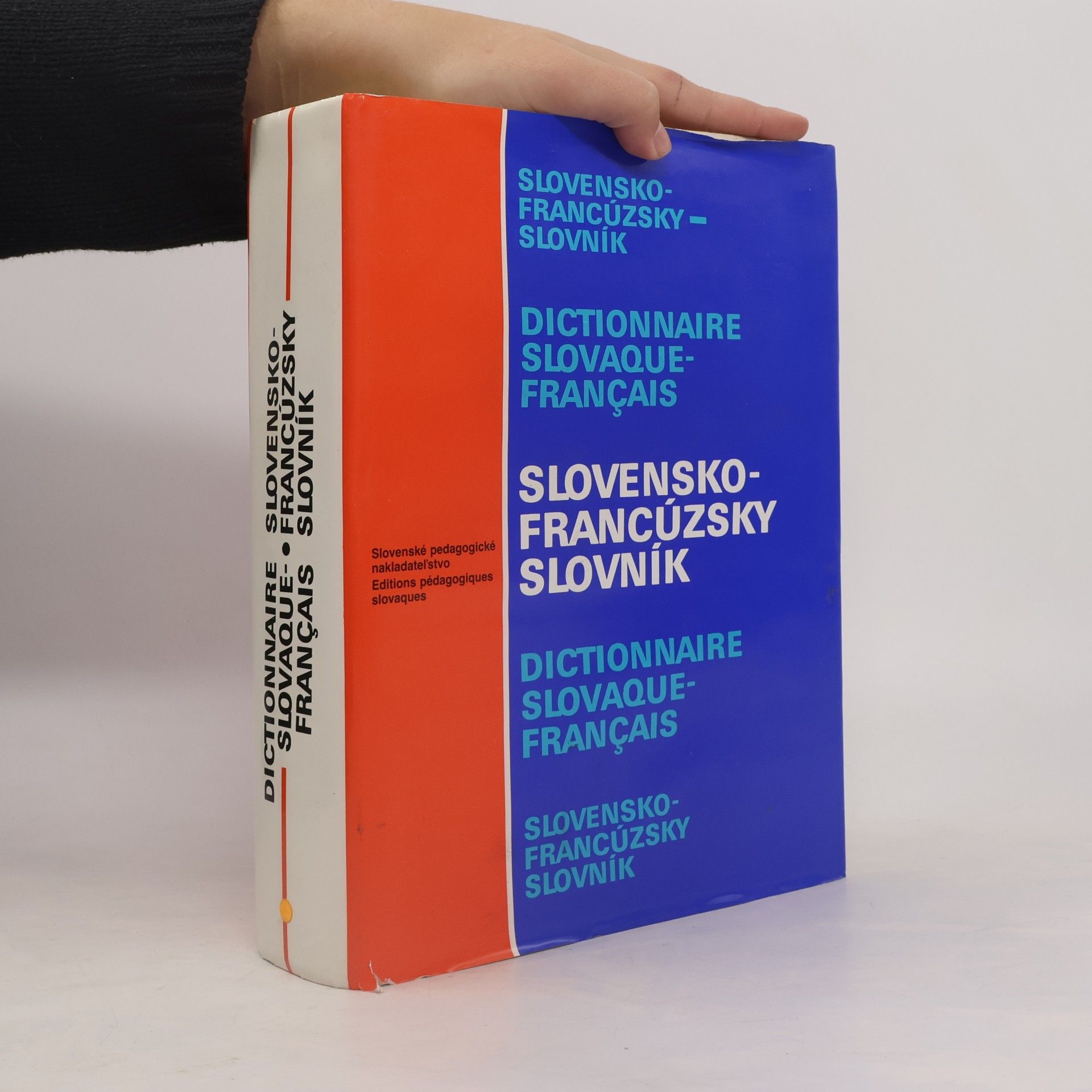 Slovensko-francúzsky slovník. Dictionnaire slovaque-français