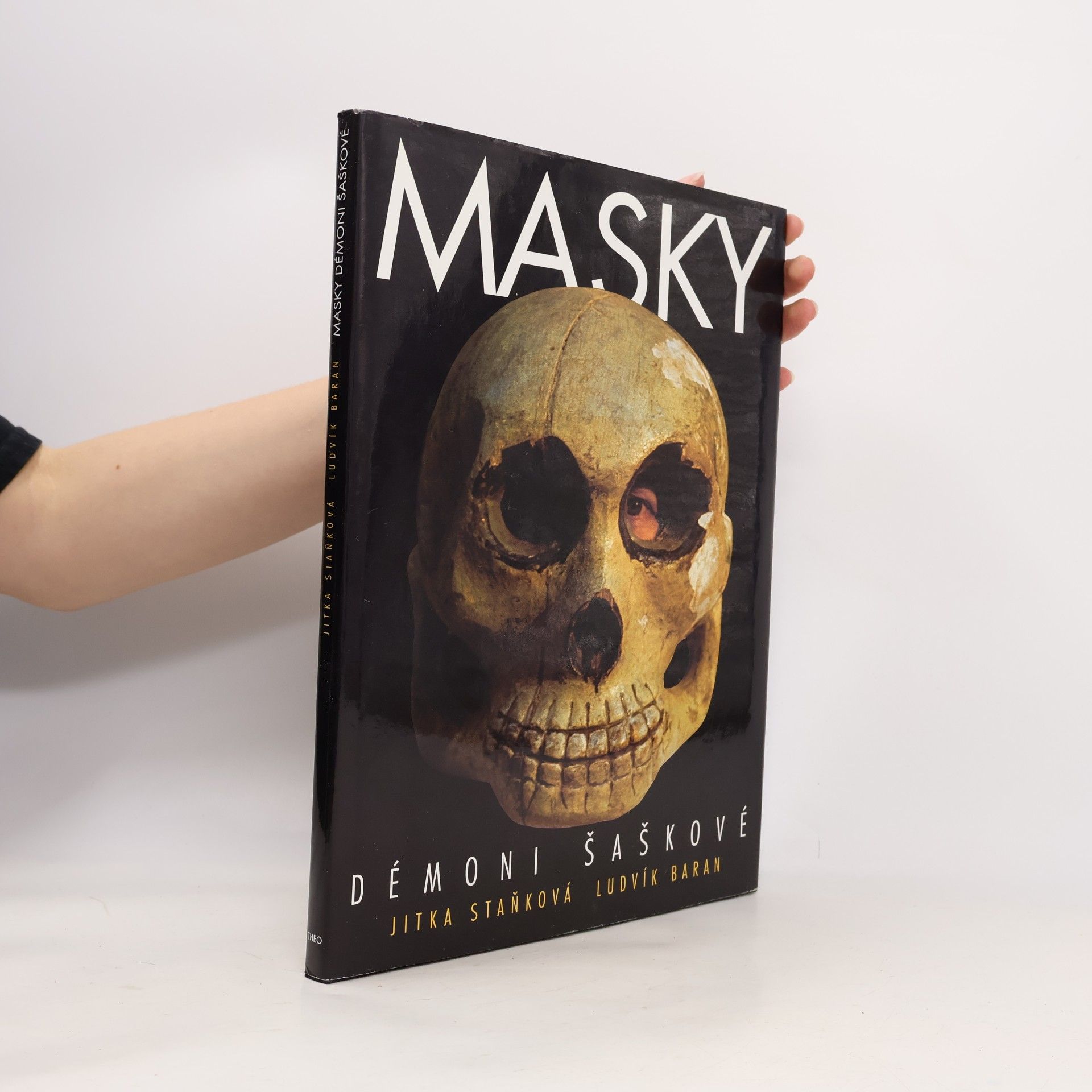 Masky, démoni, šaškové