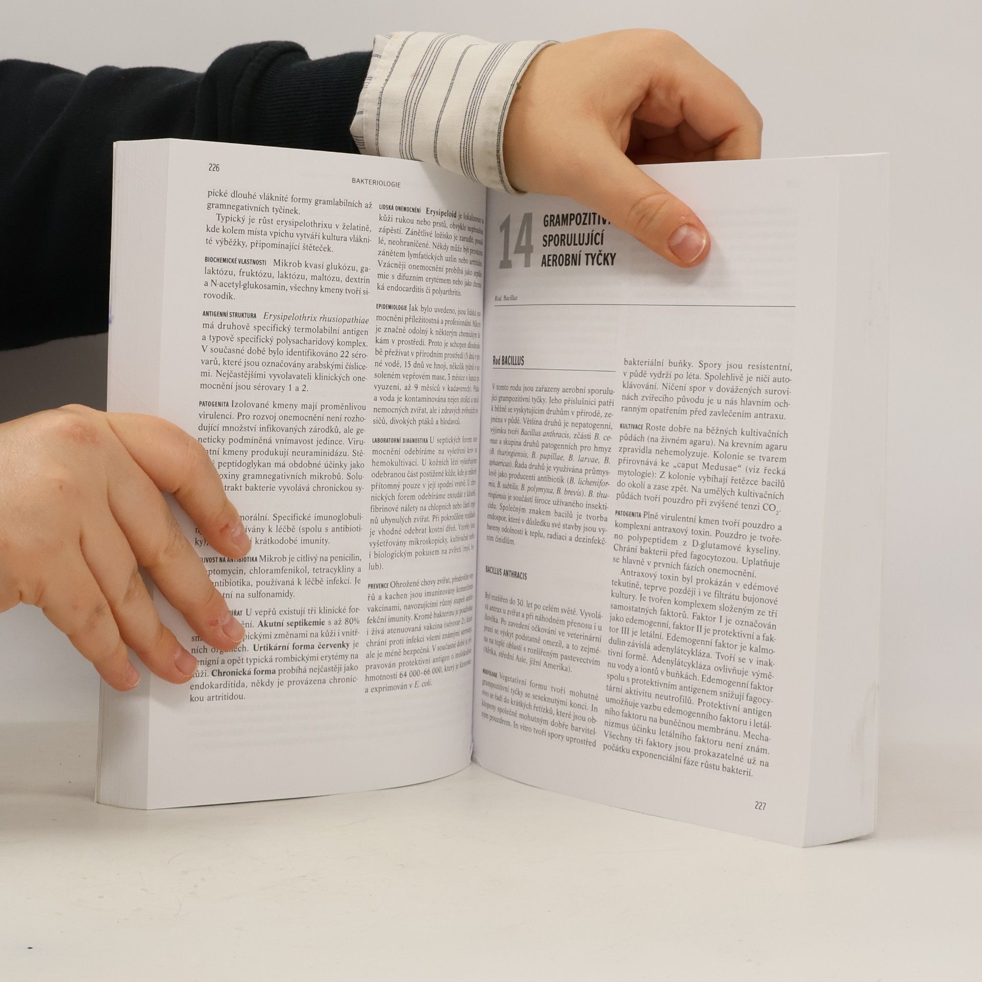 Jiří Schindler Lékařská mikrobiologie. Bakteriologie, virologie, parazitologie
