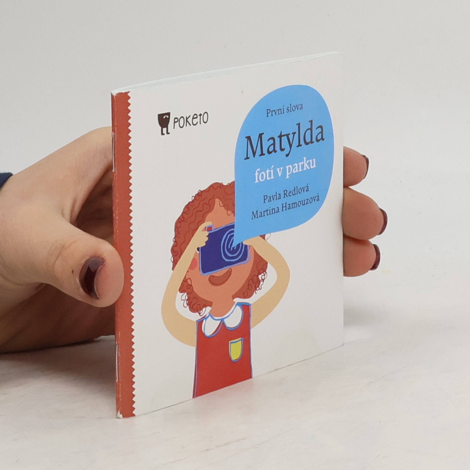 Matylda fotí v parku