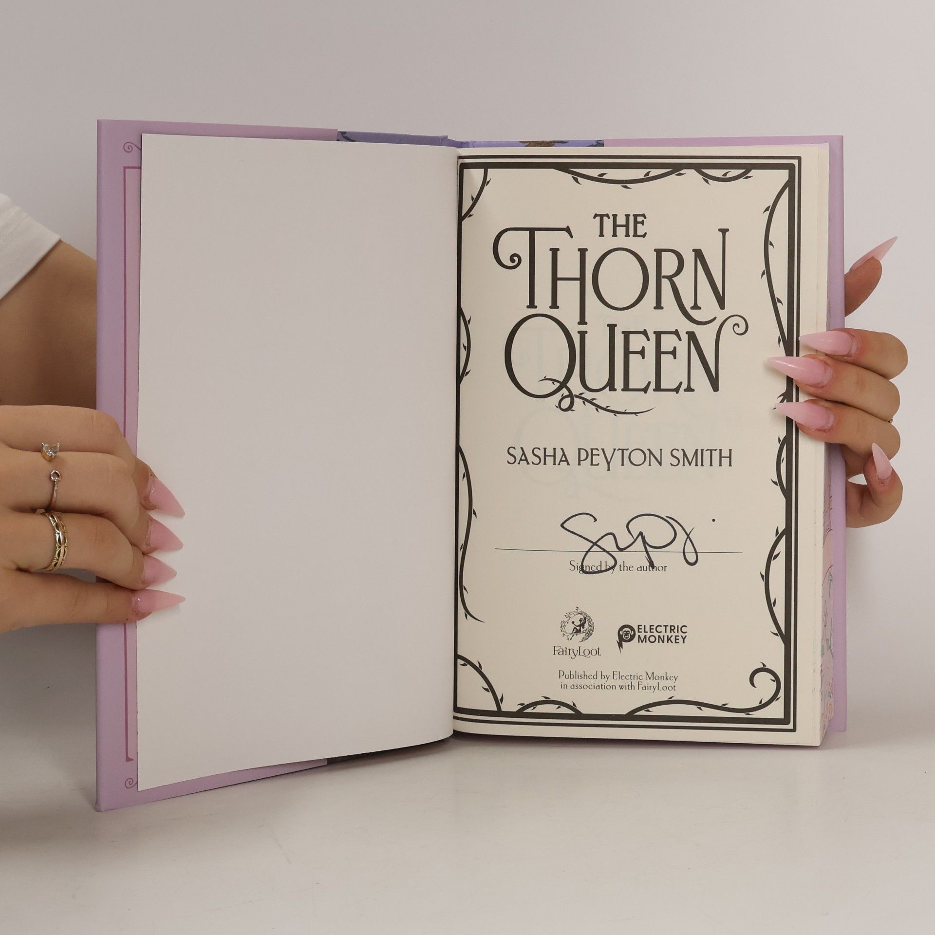 Sasha Peyton Smith The Thorn Queen