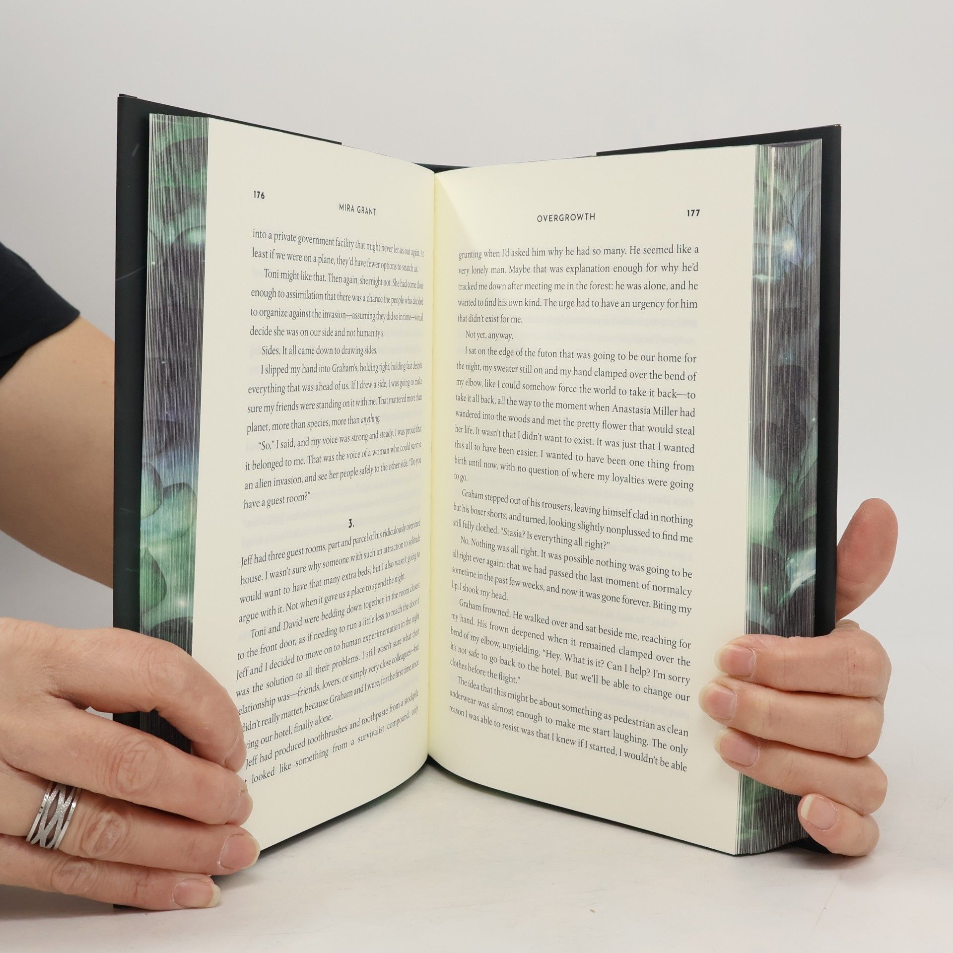 Seanan McGuire Overgrowth