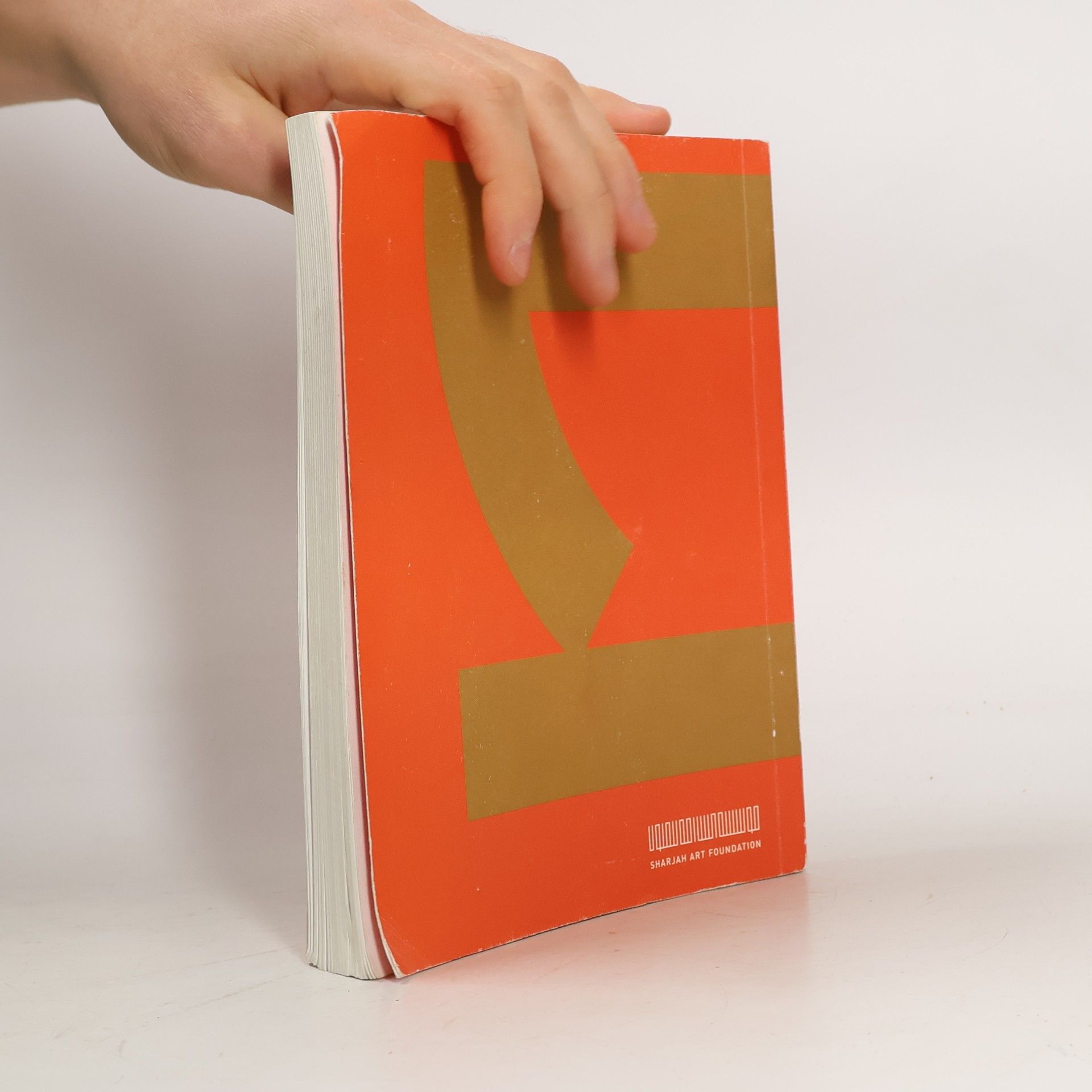 Various authors Guidebook sharjah biennial 16