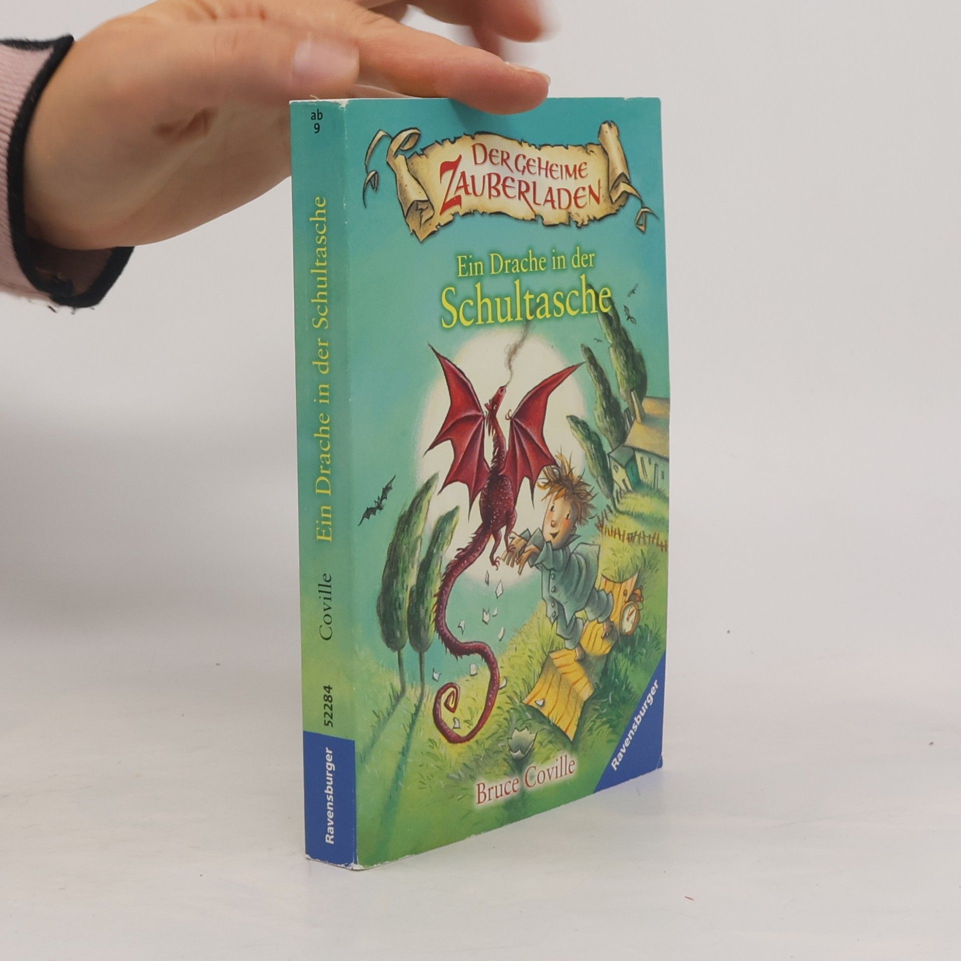 Ein Drache in der Schultasche
