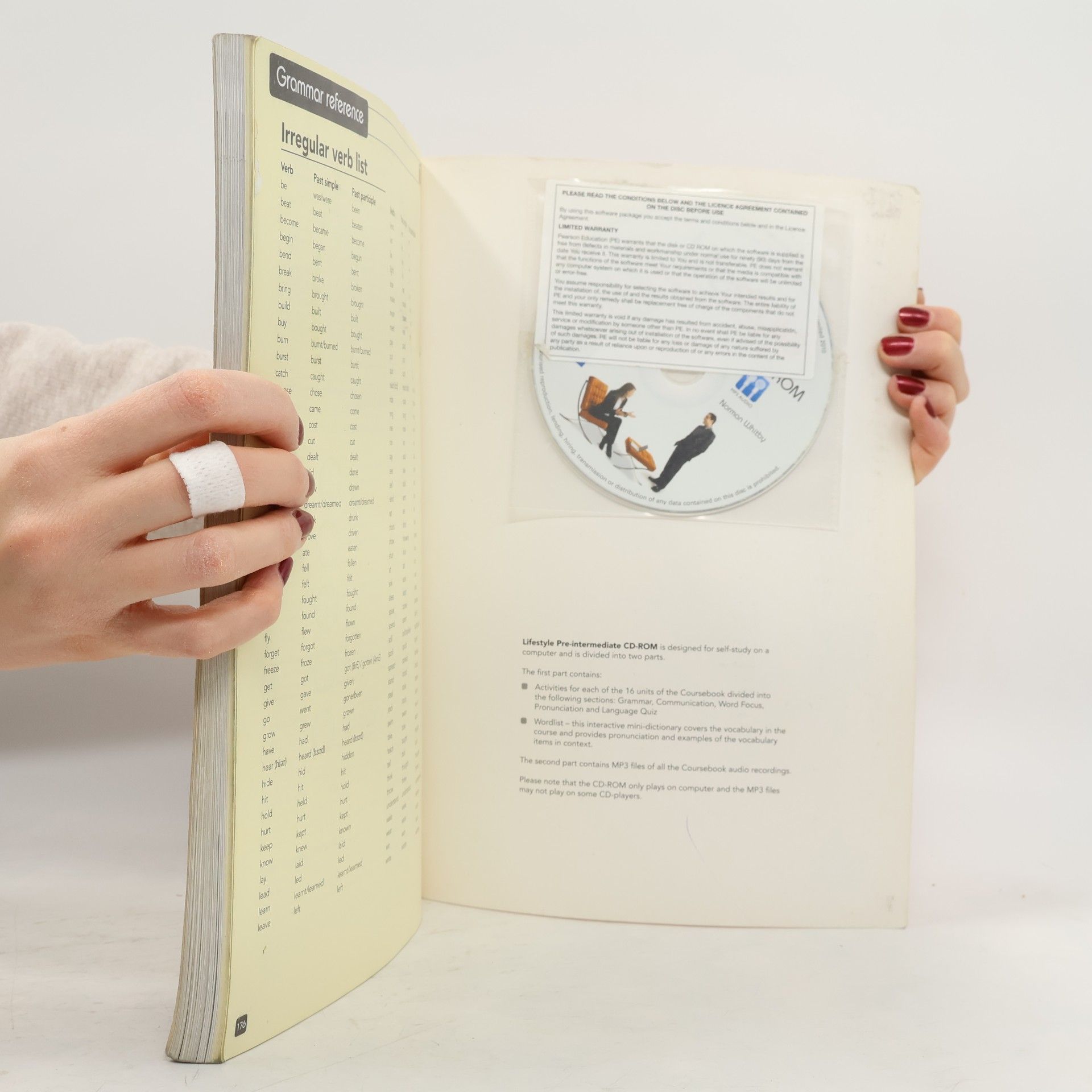 Vicki Hollett Lifestyle: English for work, socializing & travel. Pre-intermedite Coursebook