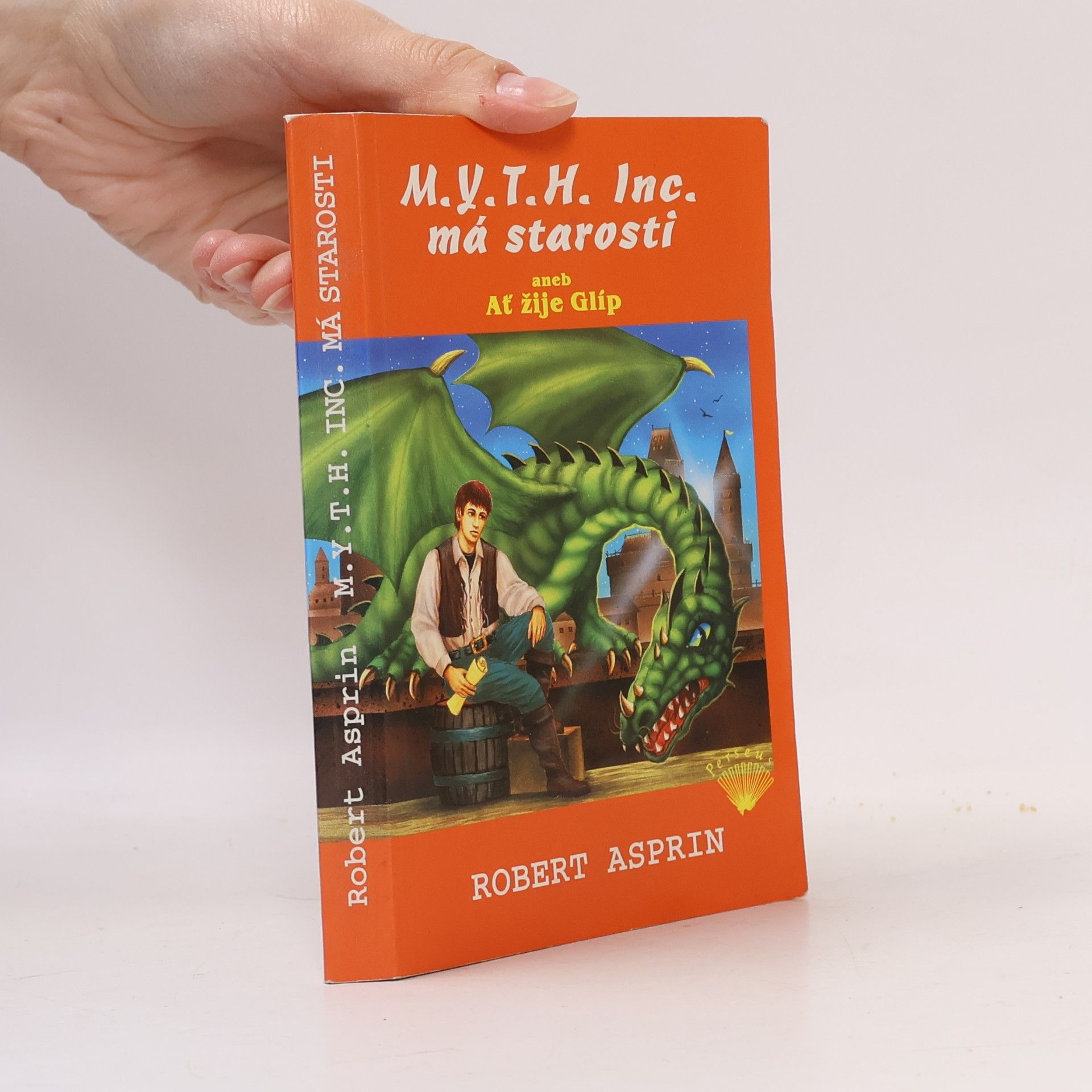 Robert Asprin M.Y.T.H. Inc. má starosti, aneb, Ať žije Glíp